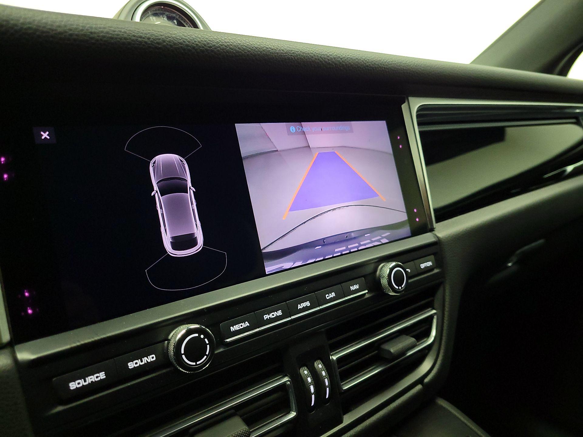 Thumbnail: 2021 Porsche Macan - 15