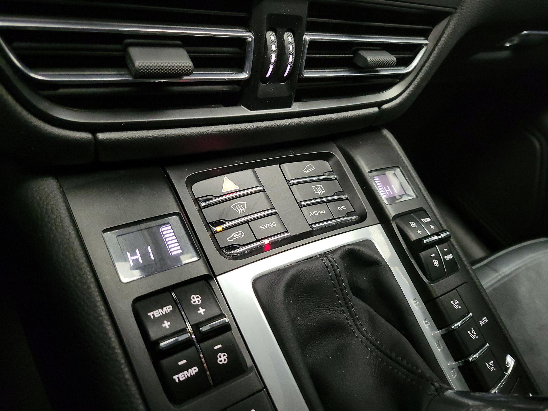 Thumbnail: 2021 Porsche Macan - 17