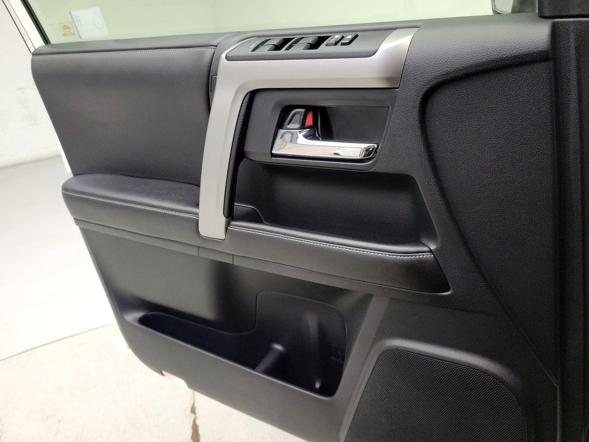 Thumbnail: 2014 Toyota 4Runner - 12