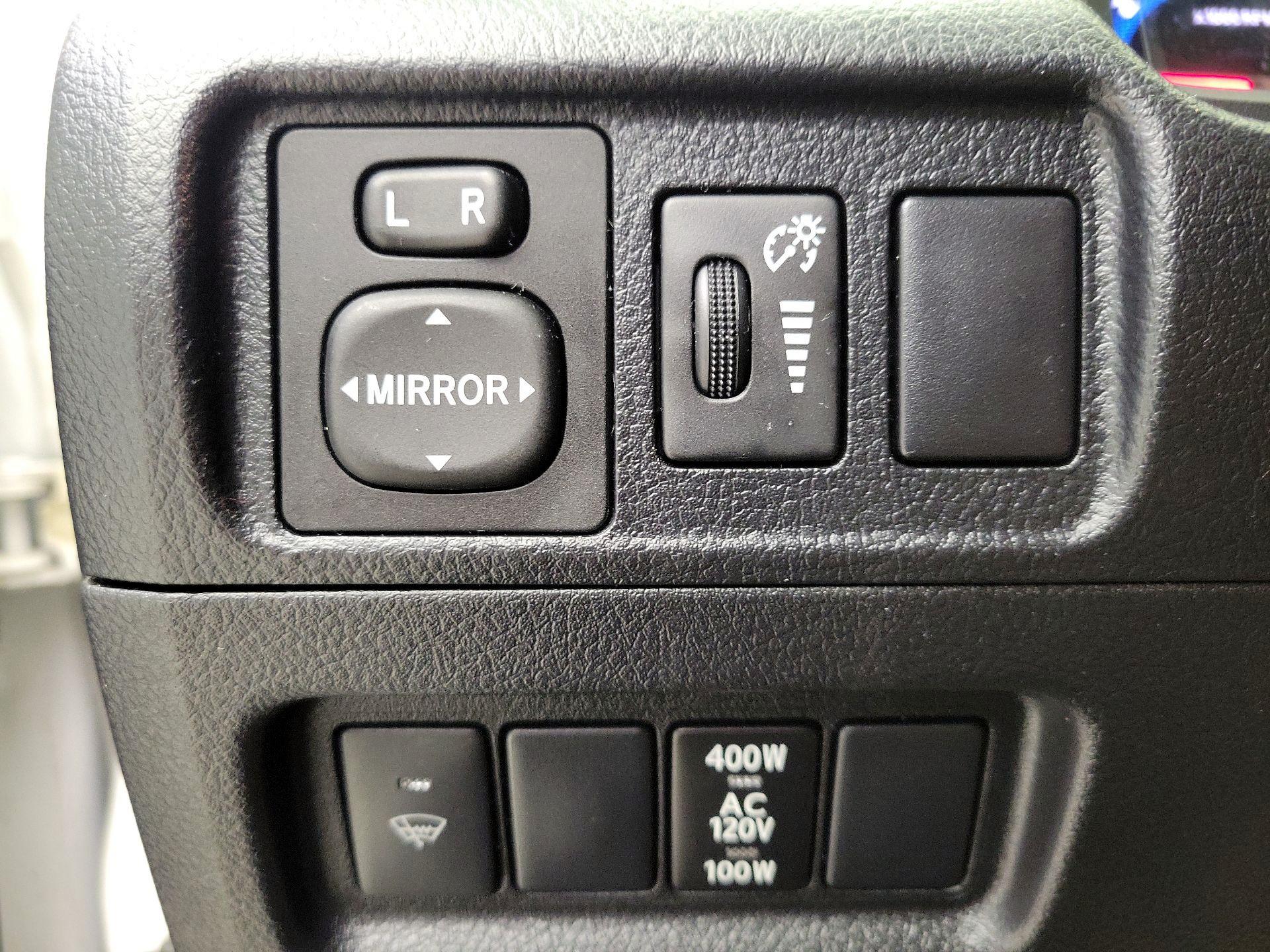 Thumbnail: 2014 Toyota 4Runner - 13