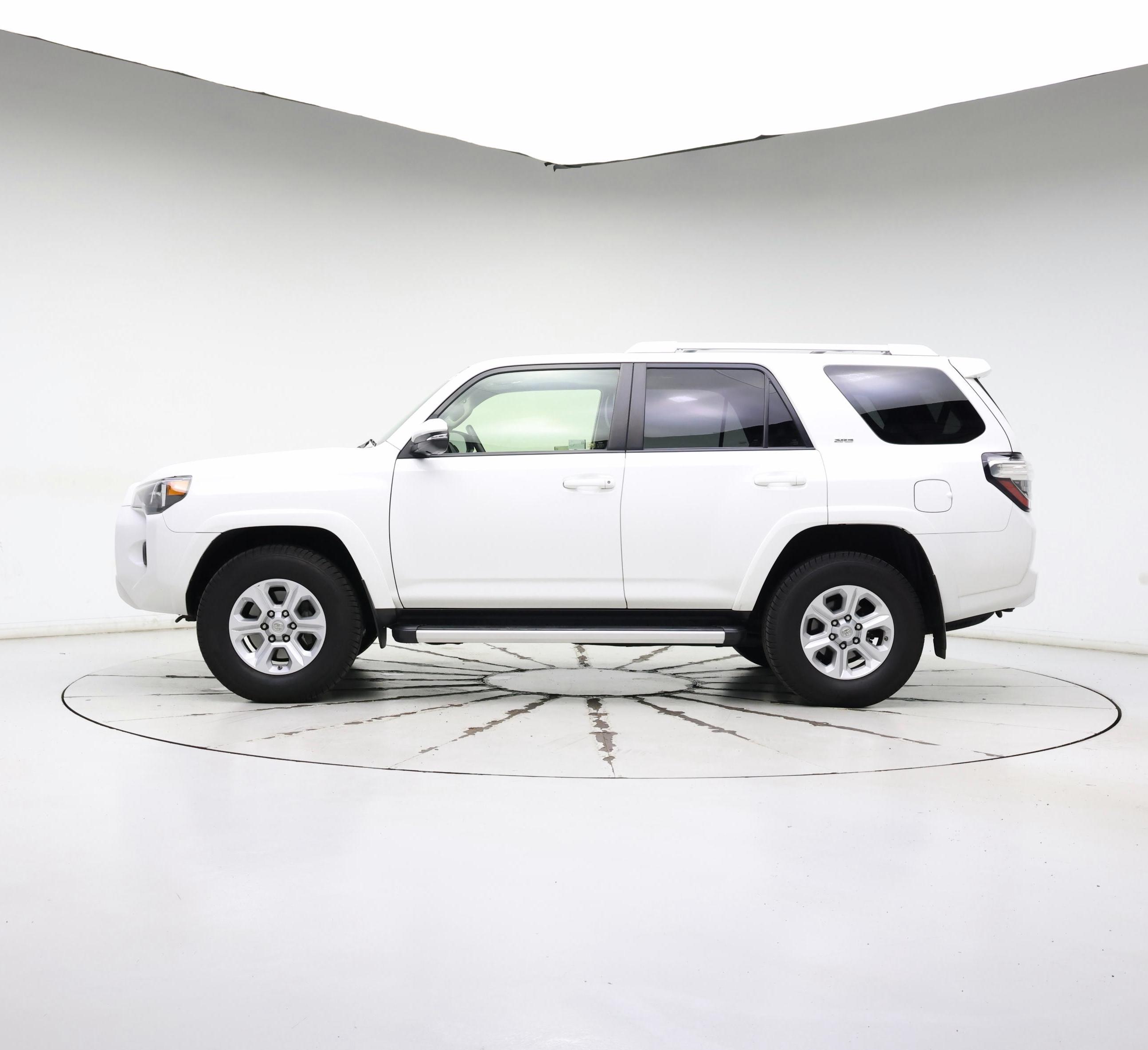 Thumbnail: 2014 Toyota 4Runner - 3
