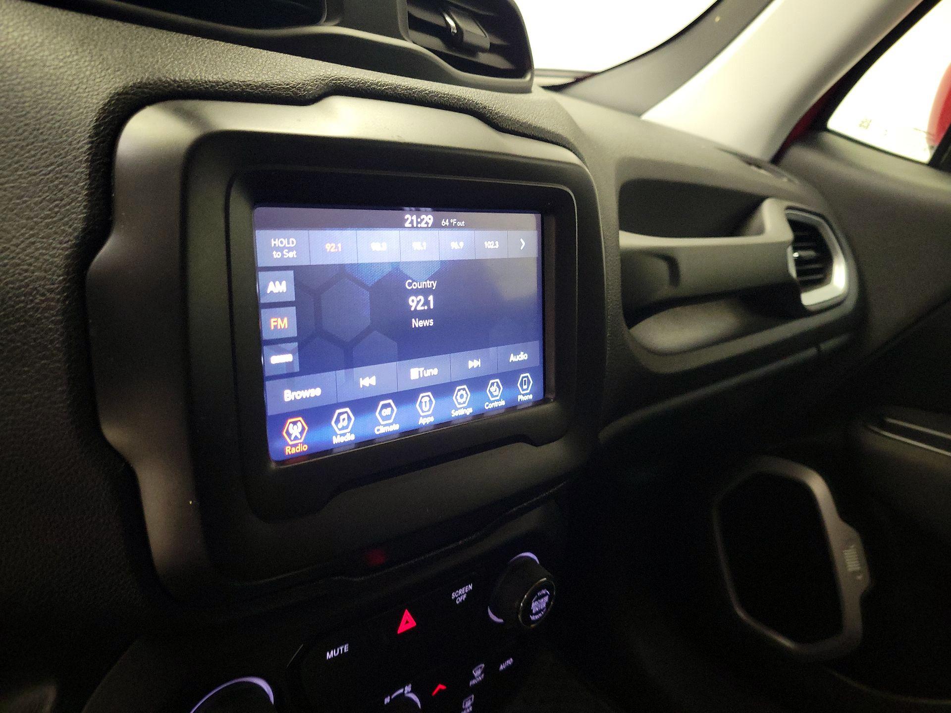 Thumbnail: 2019 Jeep Renegade - 15