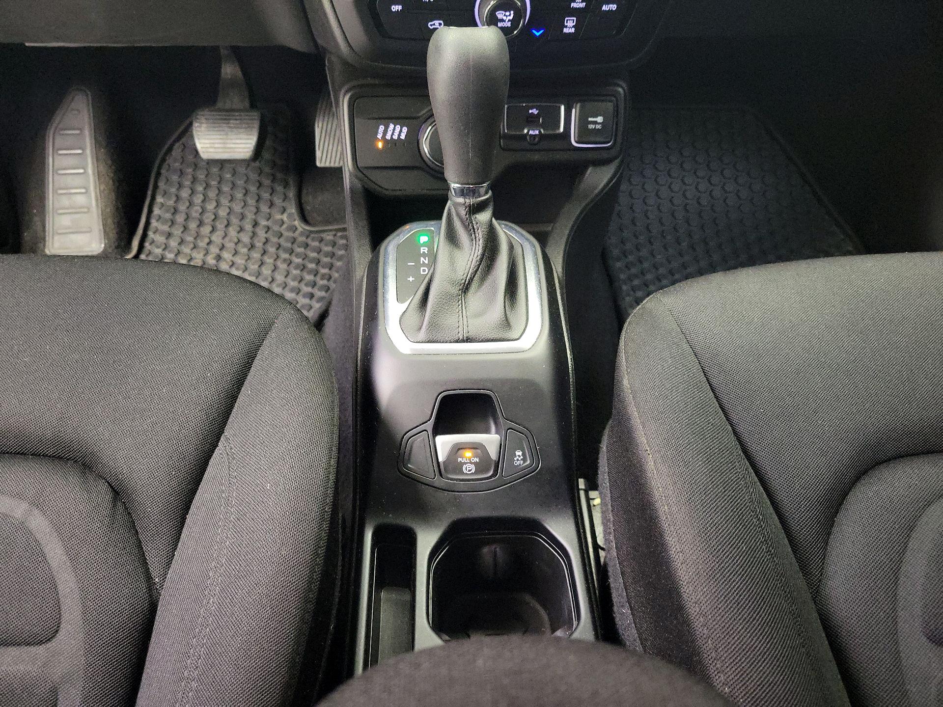 Thumbnail: 2019 Jeep Renegade - 17