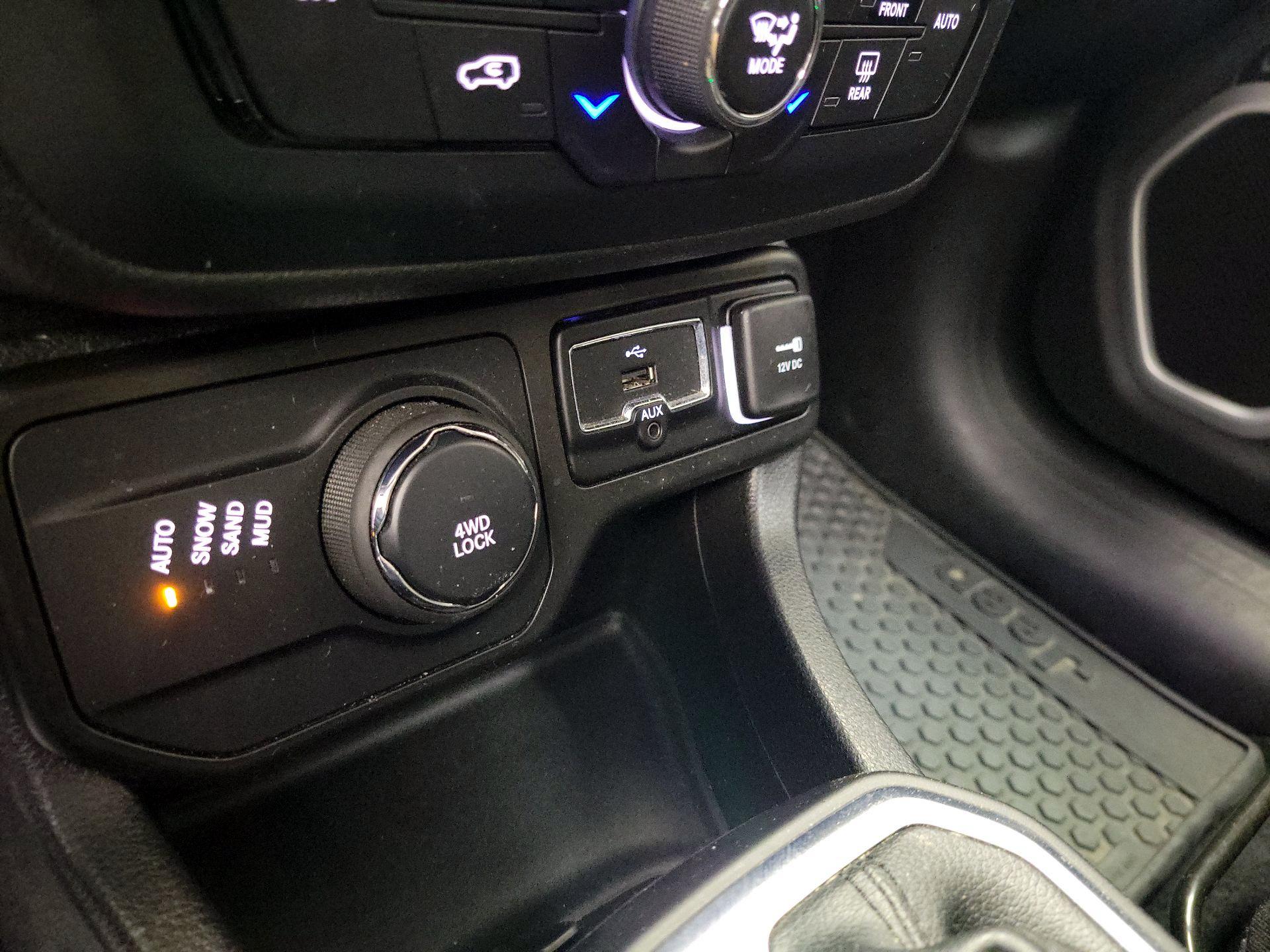 Thumbnail: 2019 Jeep Renegade - 18