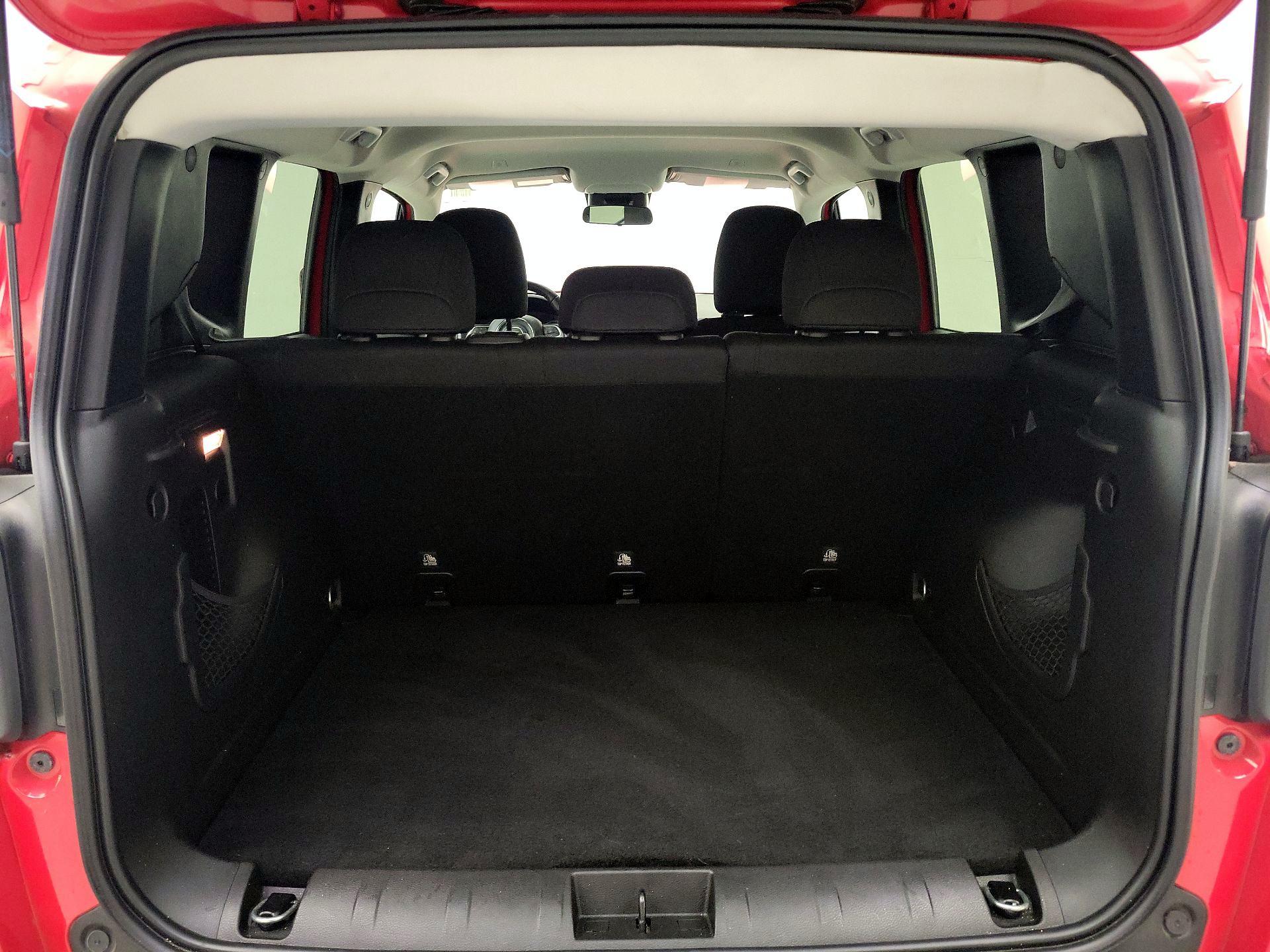 Thumbnail: 2019 Jeep Renegade - 20