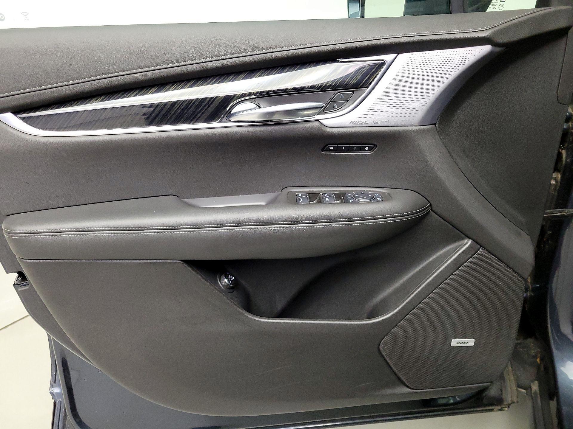 Thumbnail: 2020 Cadillac XT6 - 12