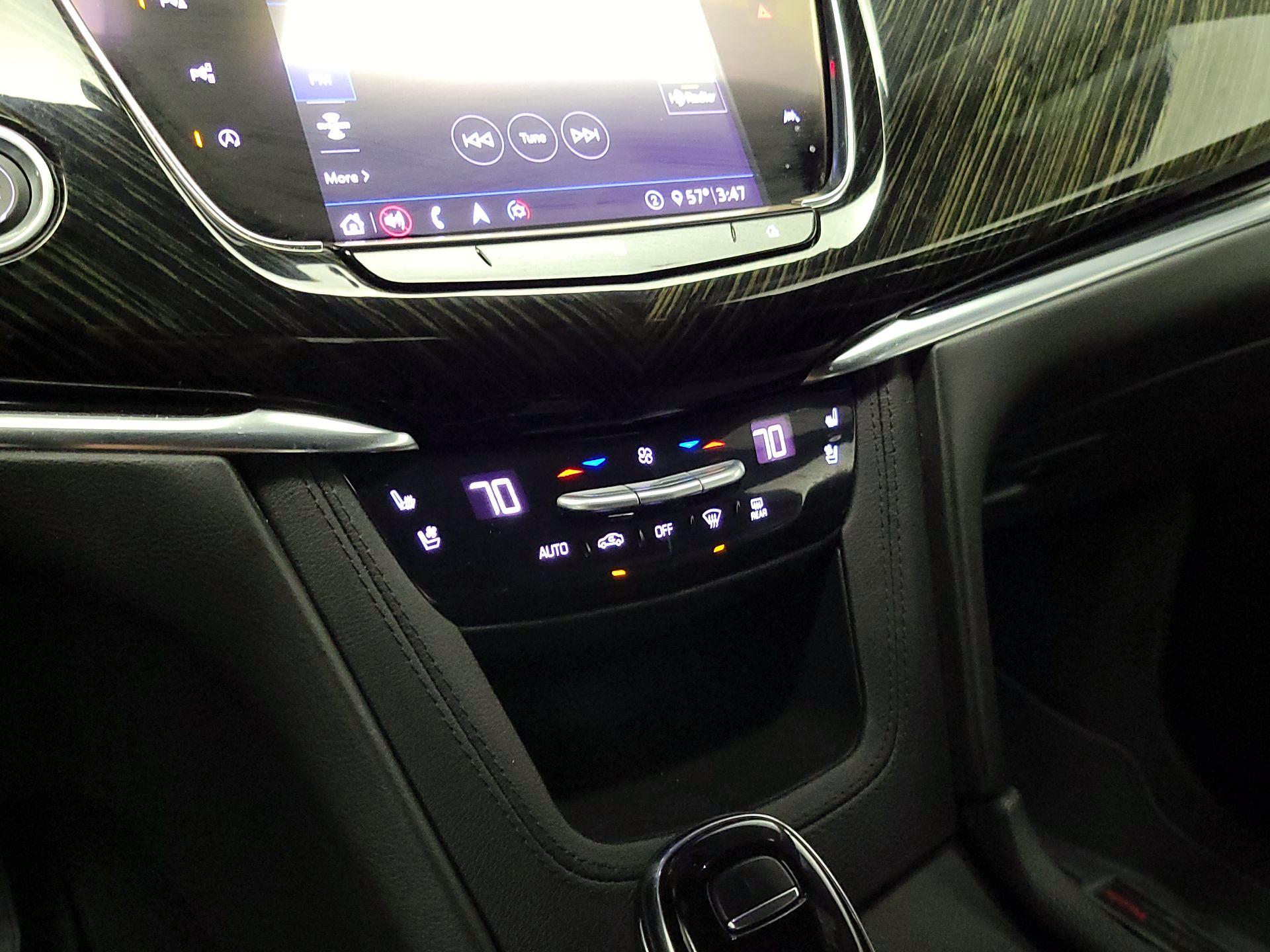 Thumbnail: 2020 Cadillac XT6 - 16