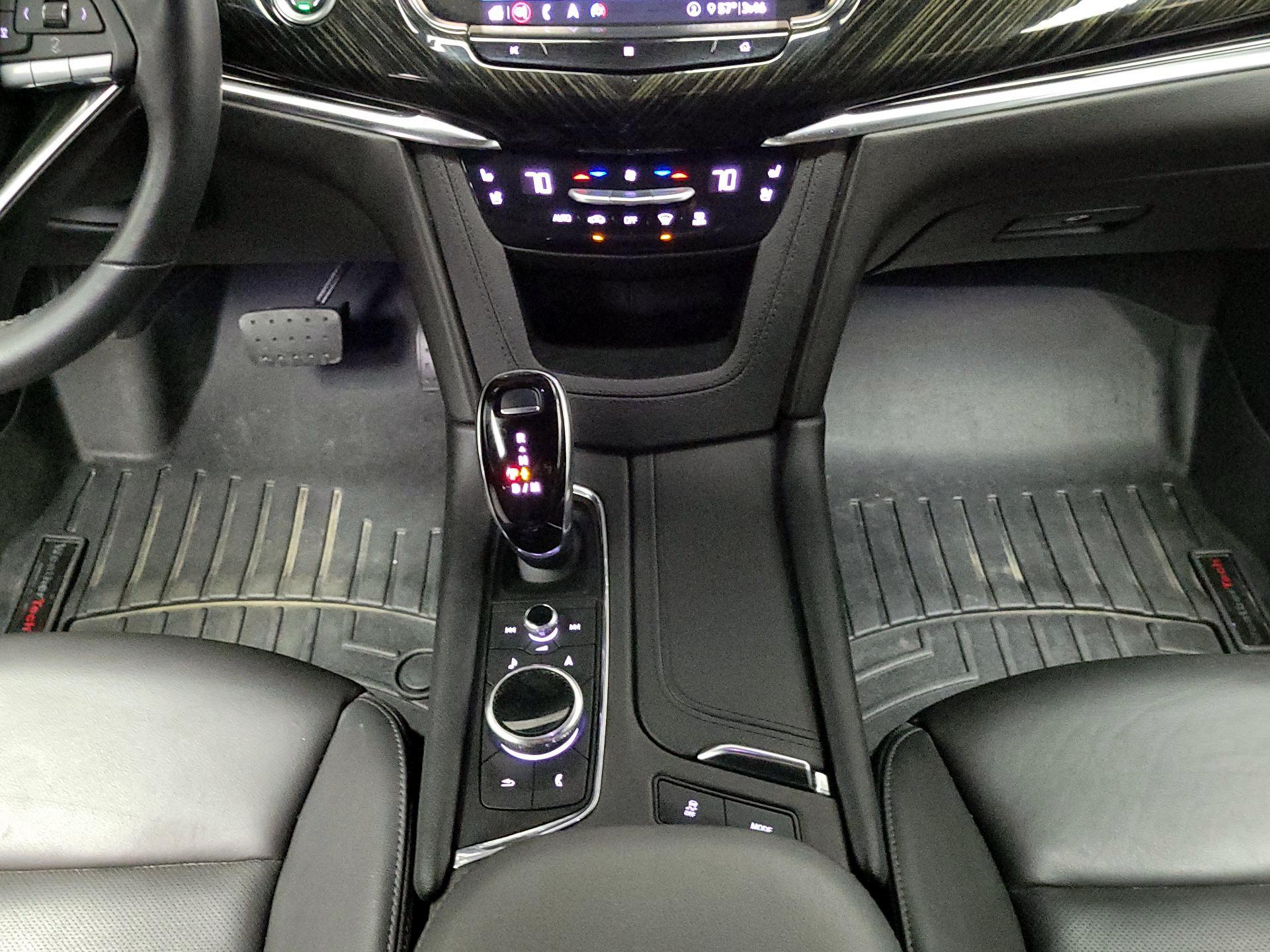 Thumbnail: 2020 Cadillac XT6 - 17