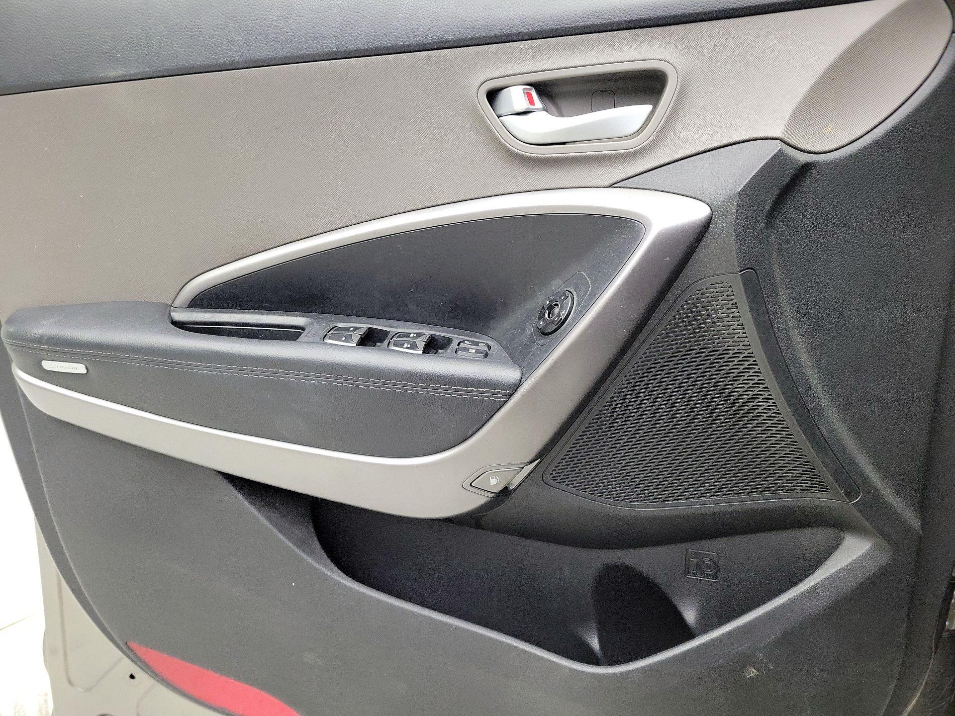 Thumbnail: 2015 Hyundai Santa Fe - 12