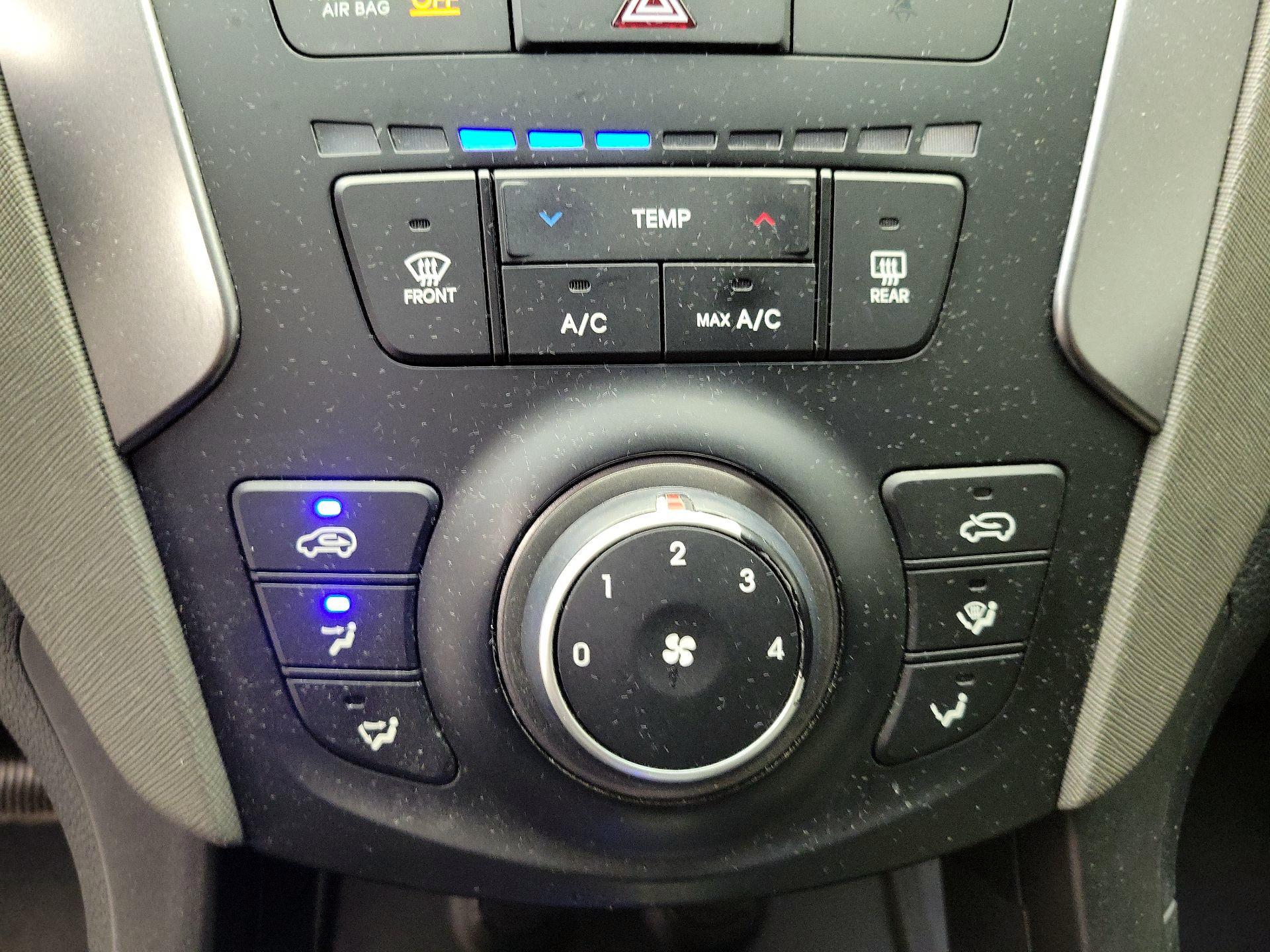 Thumbnail: 2015 Hyundai Santa Fe - 14