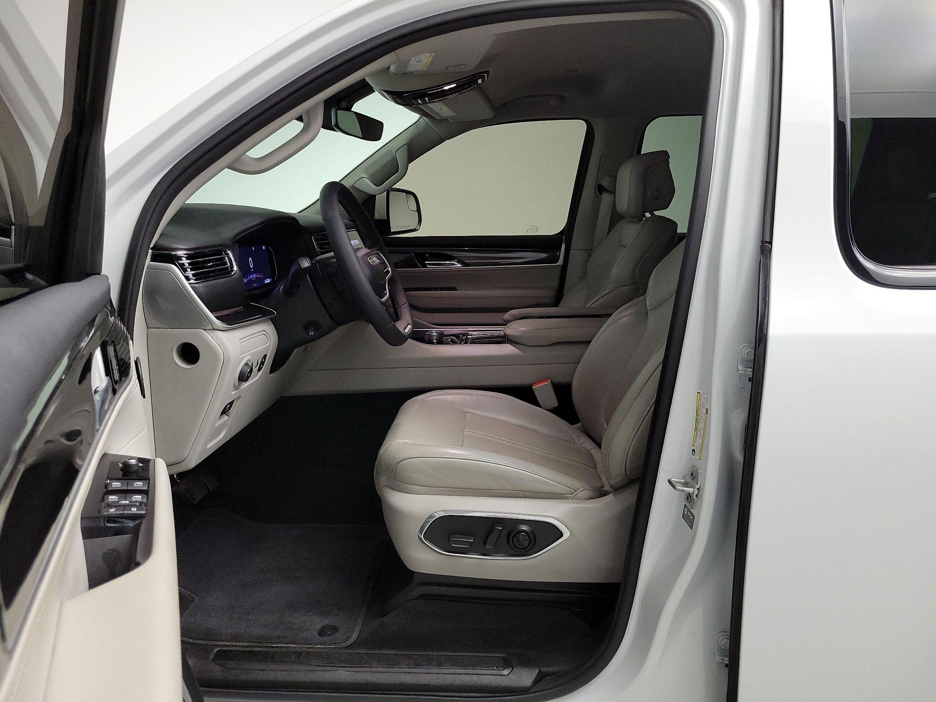 Thumbnail: 2022 Jeep Wagoneer - 11