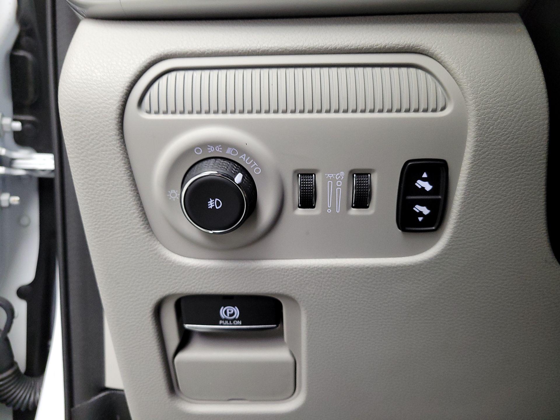 Thumbnail: 2022 Jeep Wagoneer - 13