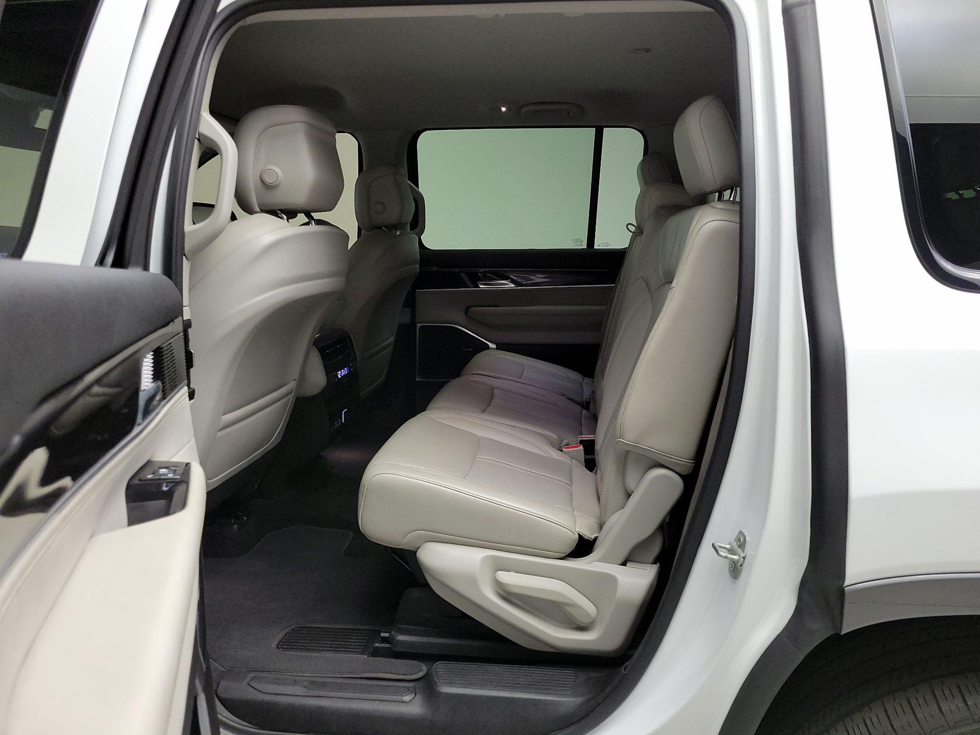 Thumbnail: 2022 Jeep Wagoneer - 20