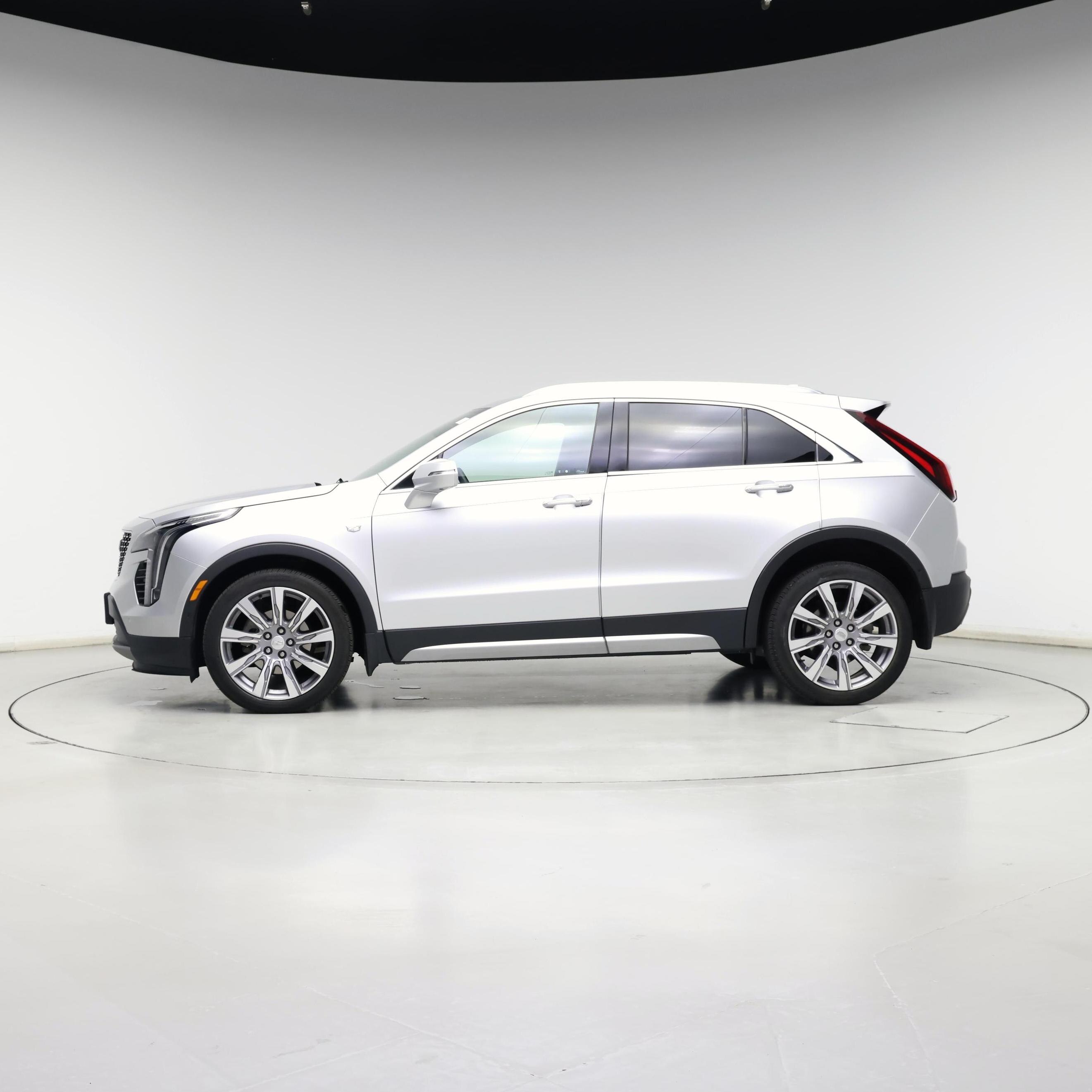 Thumbnail: 2020 Cadillac XT4 - 3