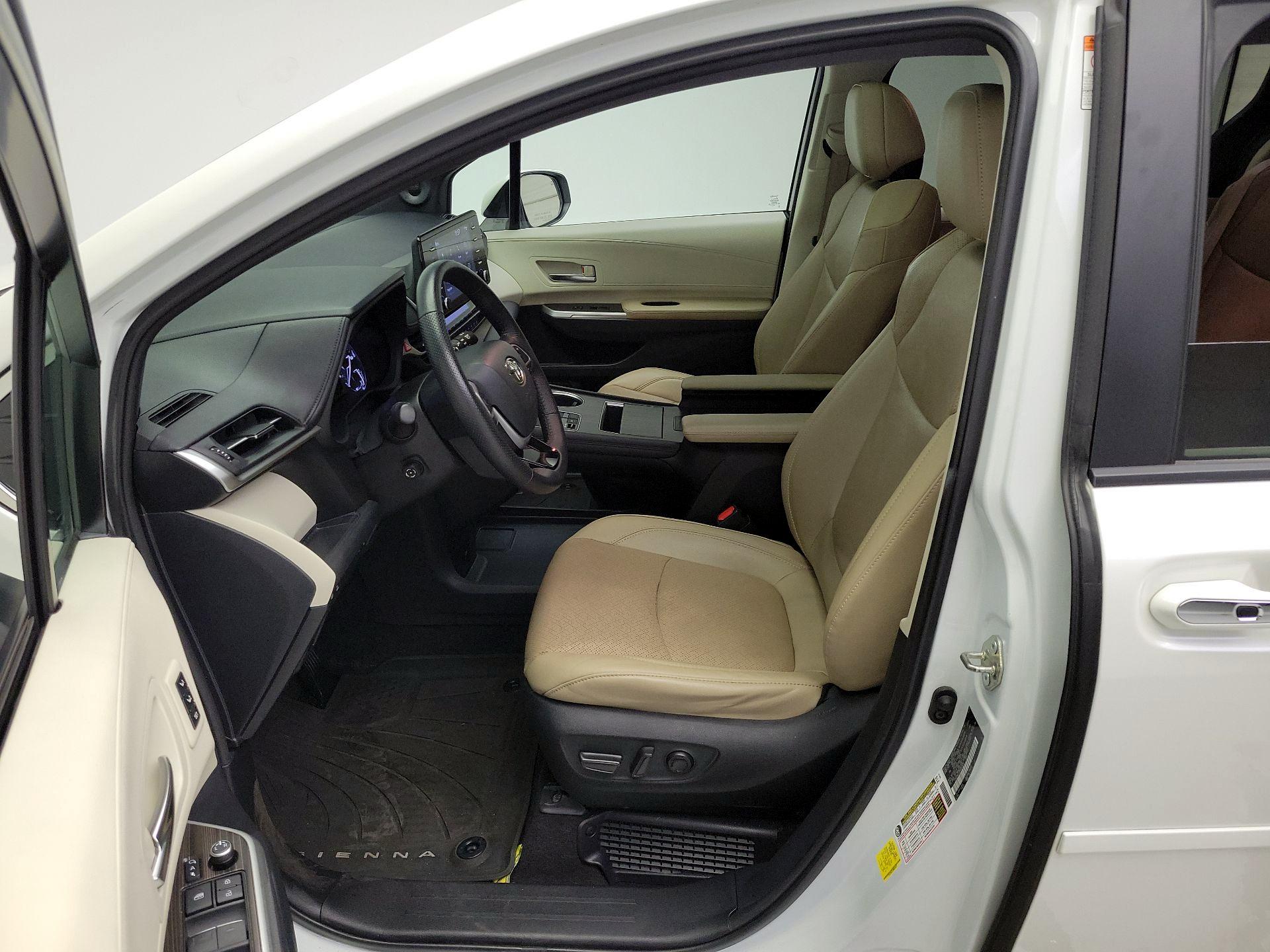 Thumbnail: 2021 Toyota Sienna - 11