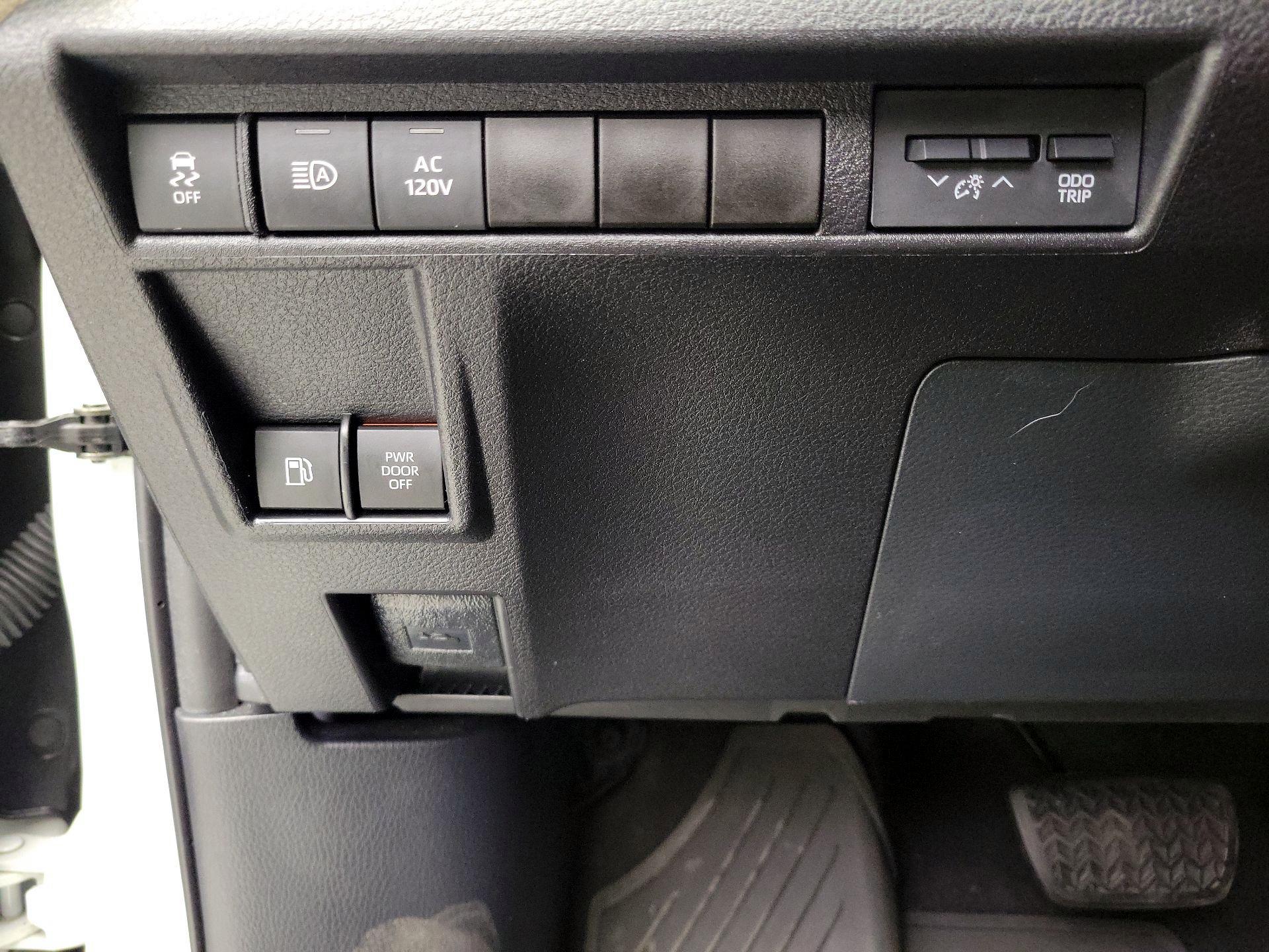 Thumbnail: 2021 Toyota Sienna - 13