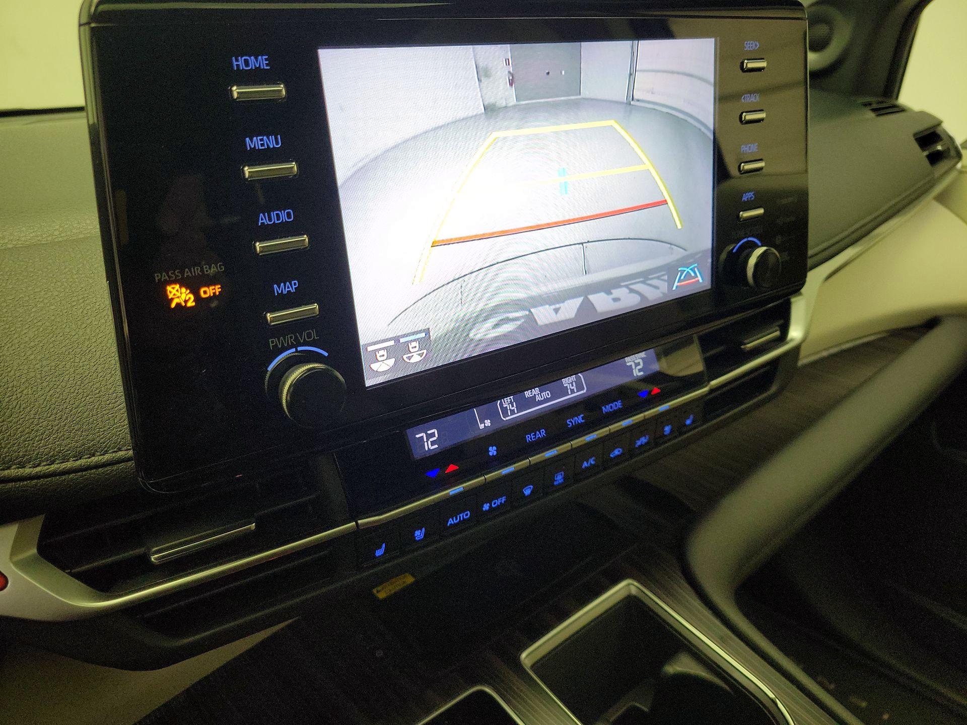 Thumbnail: 2021 Toyota Sienna - 15