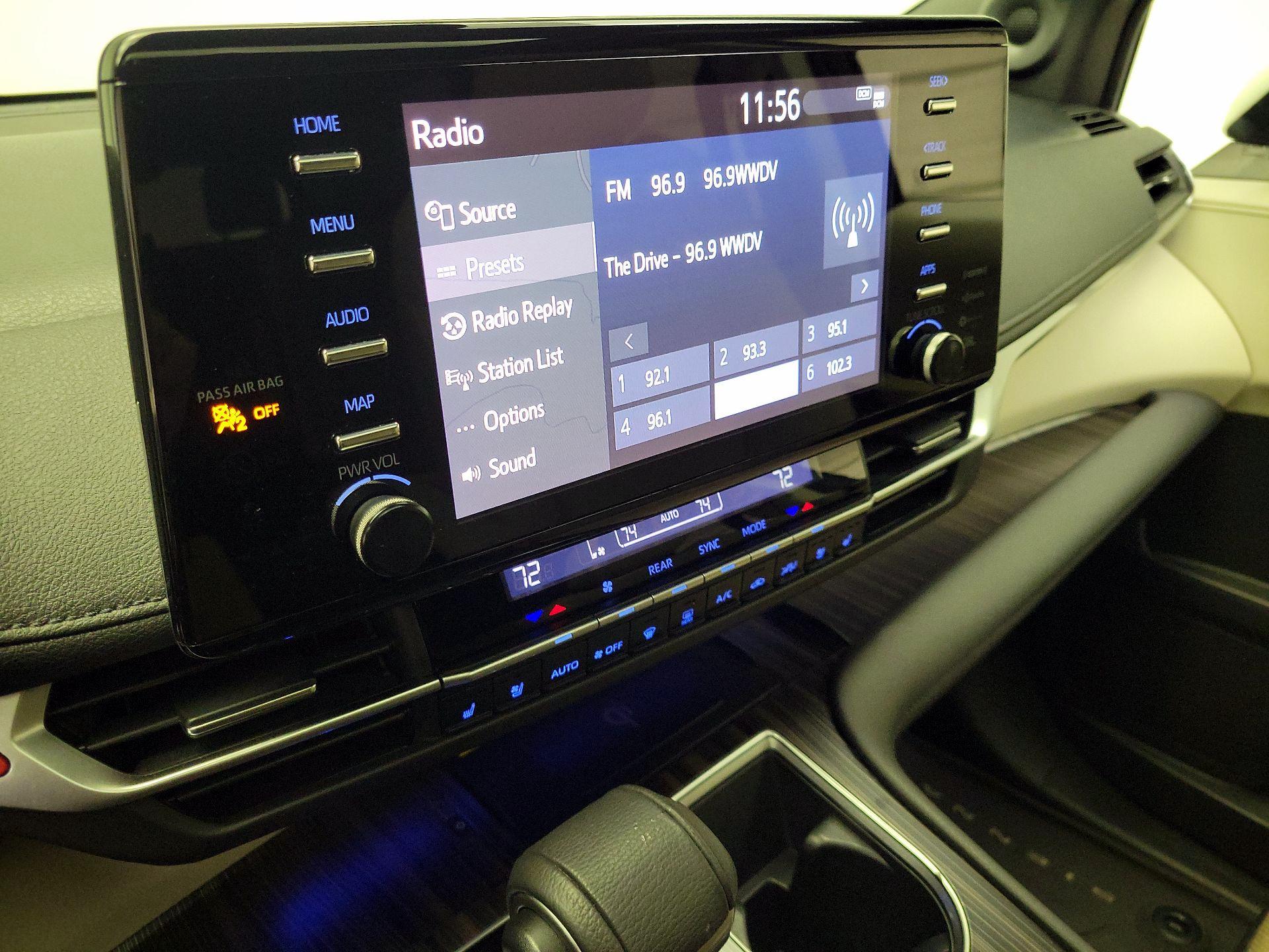 Thumbnail: 2021 Toyota Sienna - 16