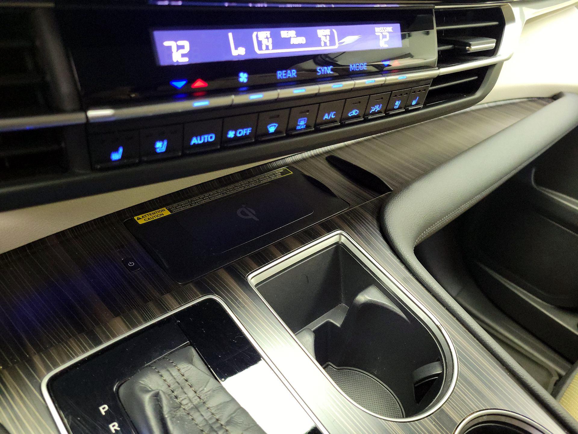 Thumbnail: 2021 Toyota Sienna - 17