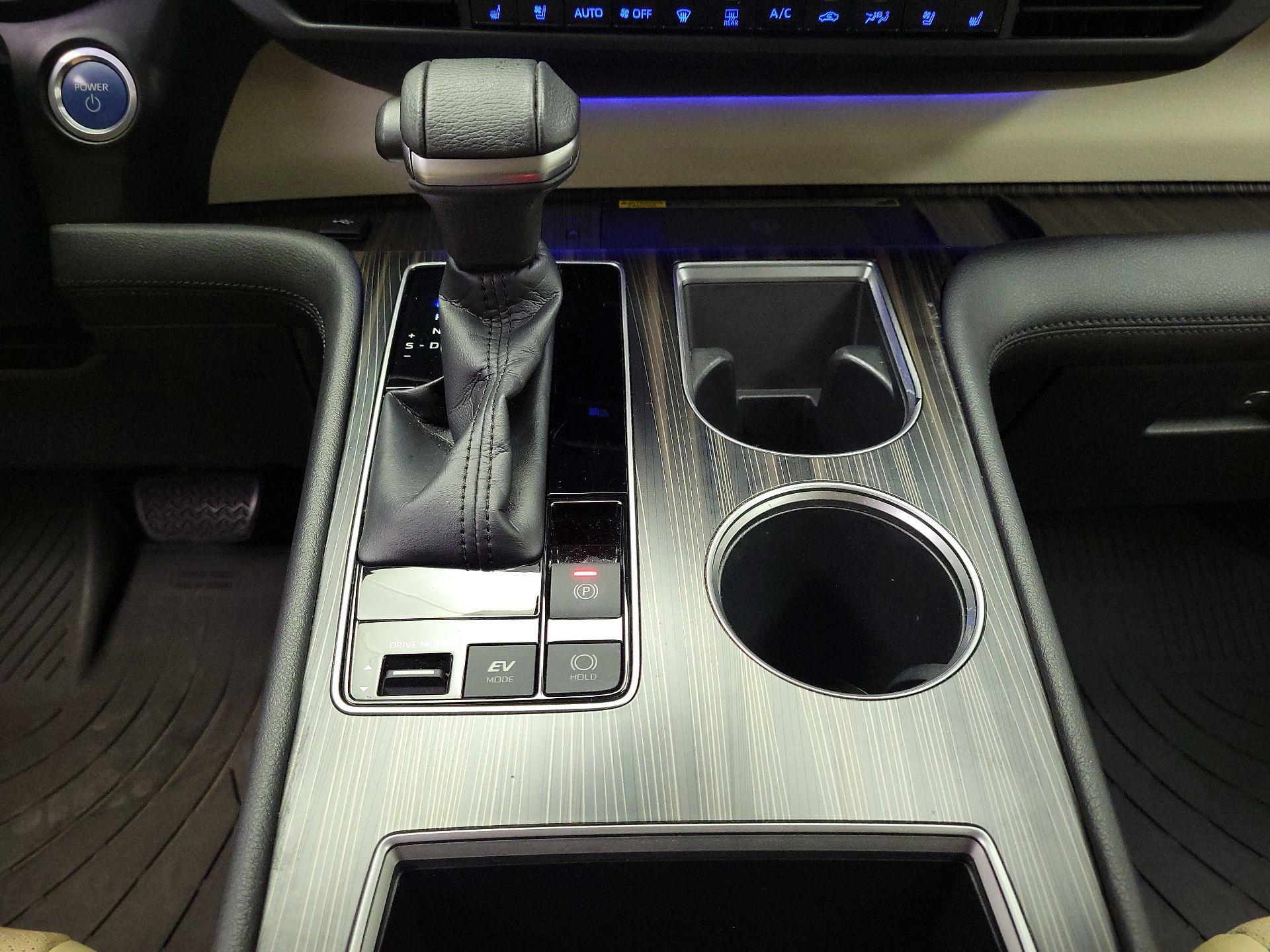 Thumbnail: 2021 Toyota Sienna - 18