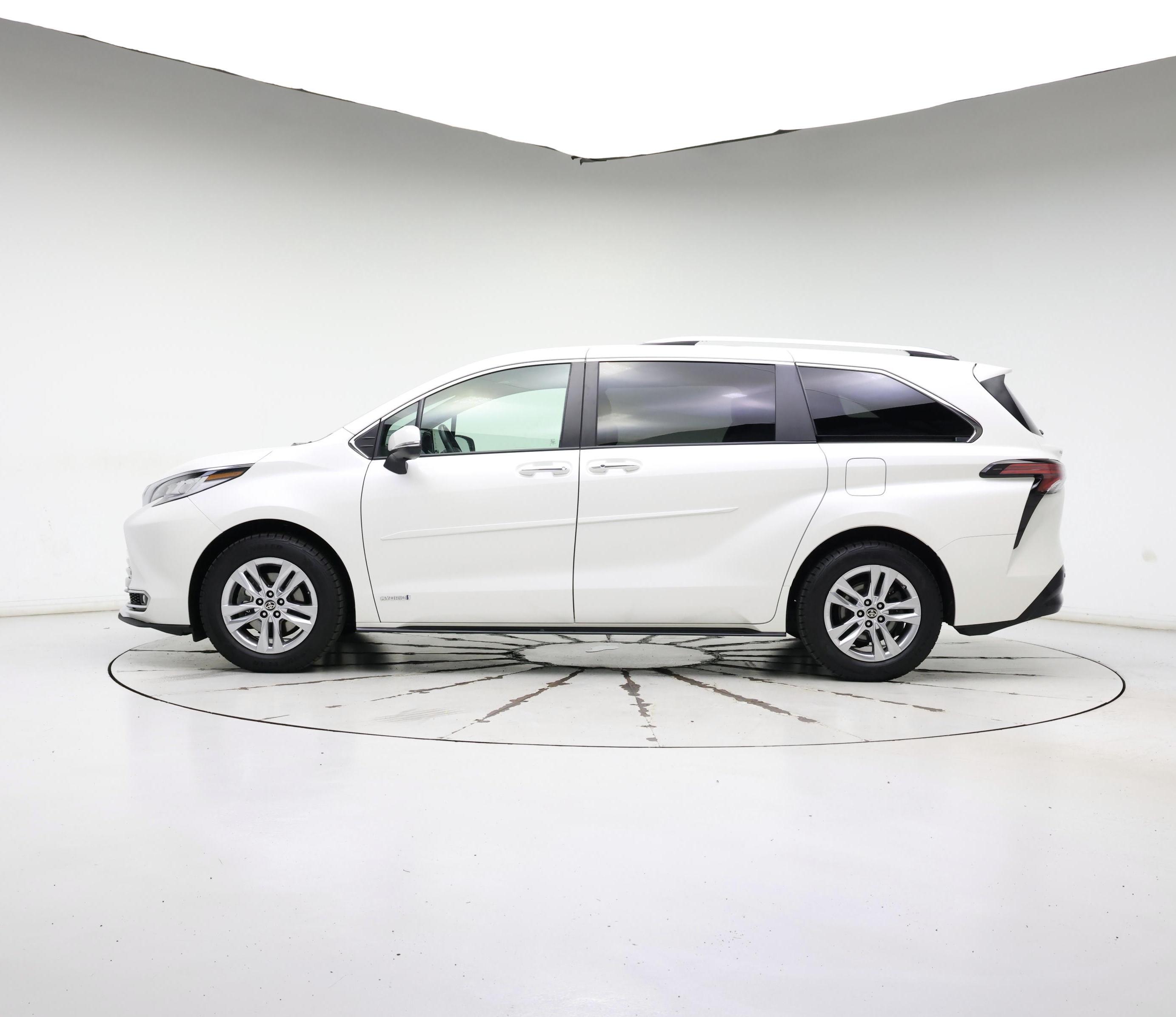 Thumbnail: 2021 Toyota Sienna - 3