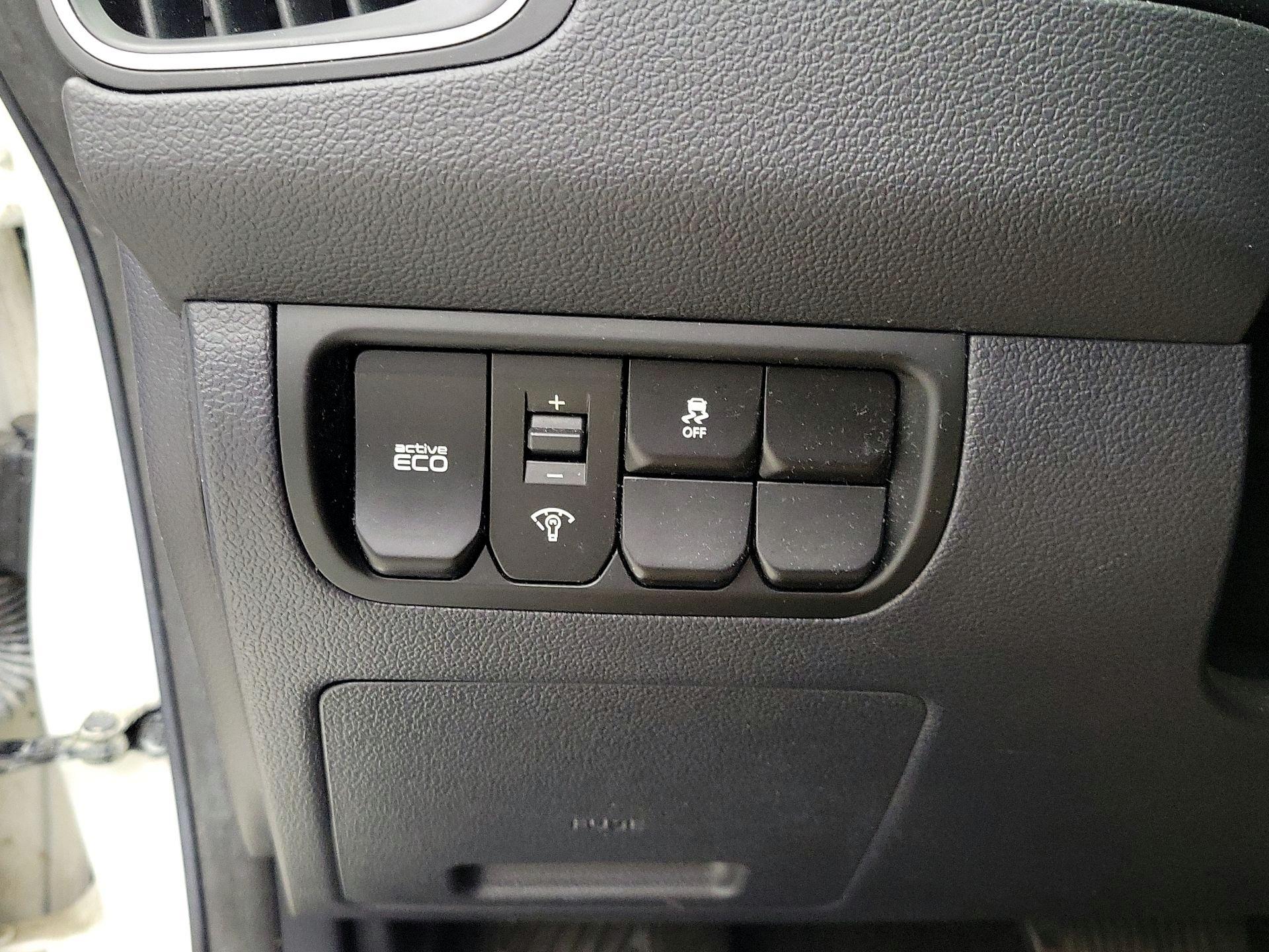 Thumbnail: 2017 Kia Rio - 13