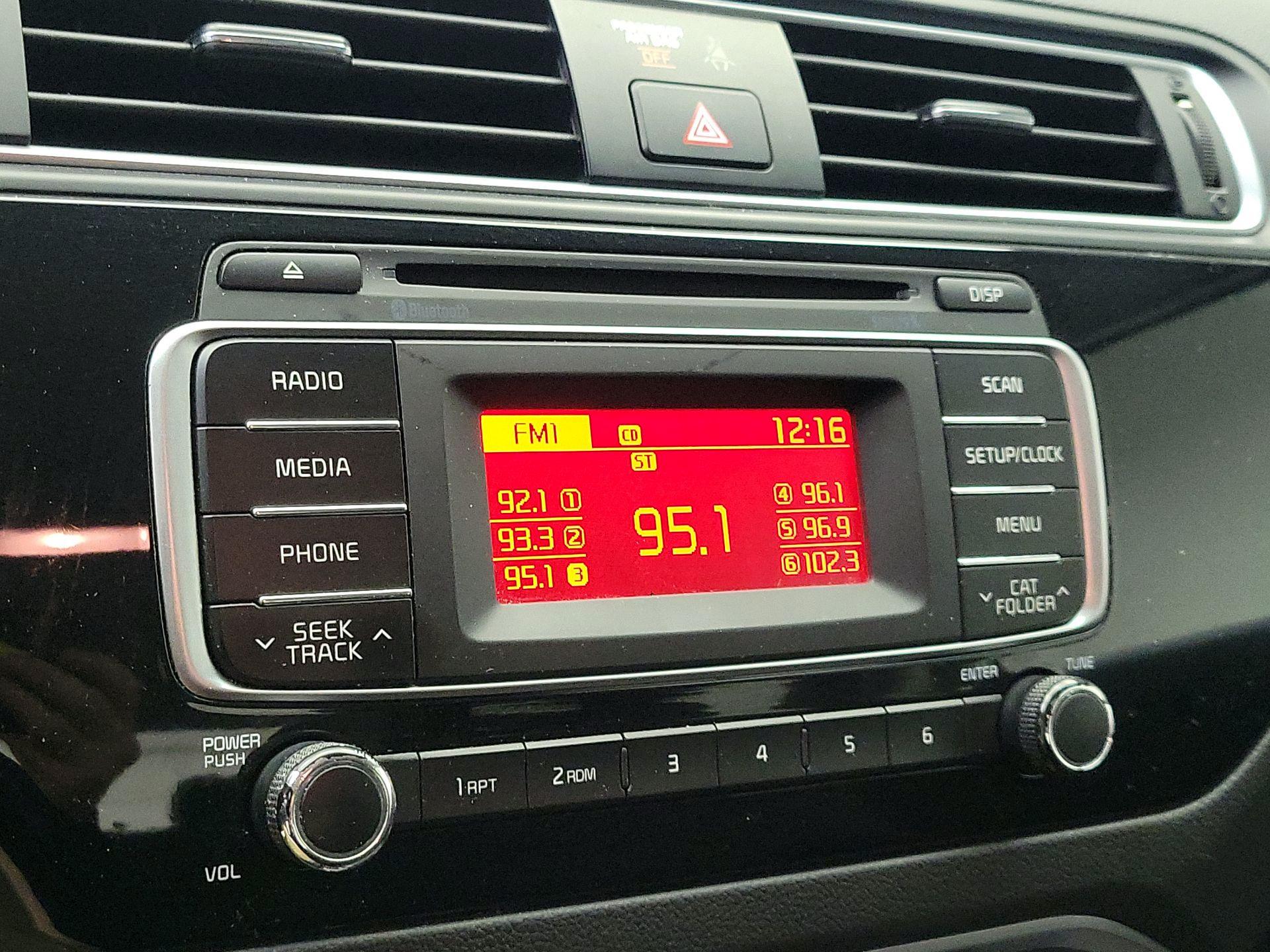 Thumbnail: 2017 Kia Rio - 14