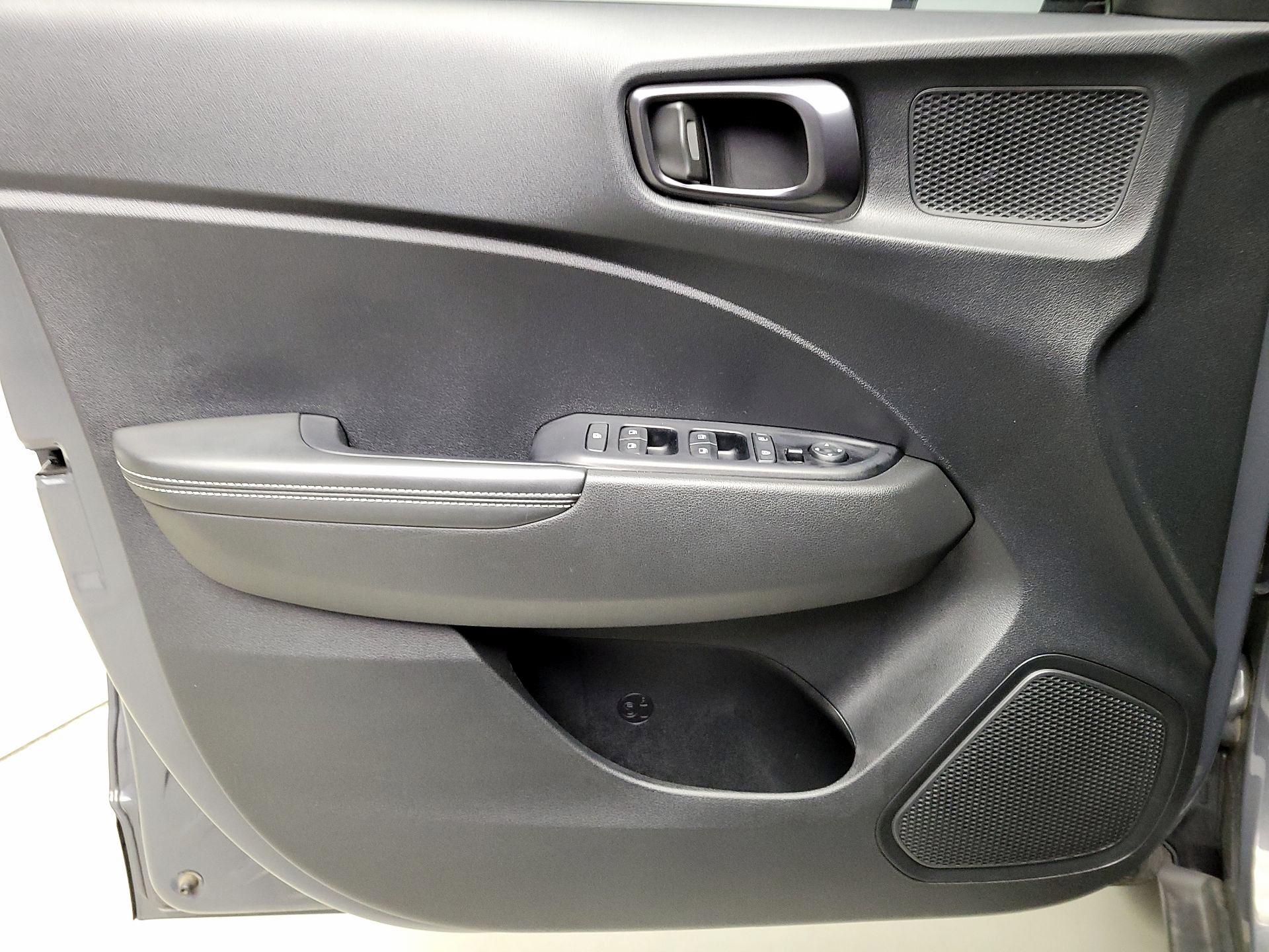 Thumbnail: 2023 Hyundai Venue - 12