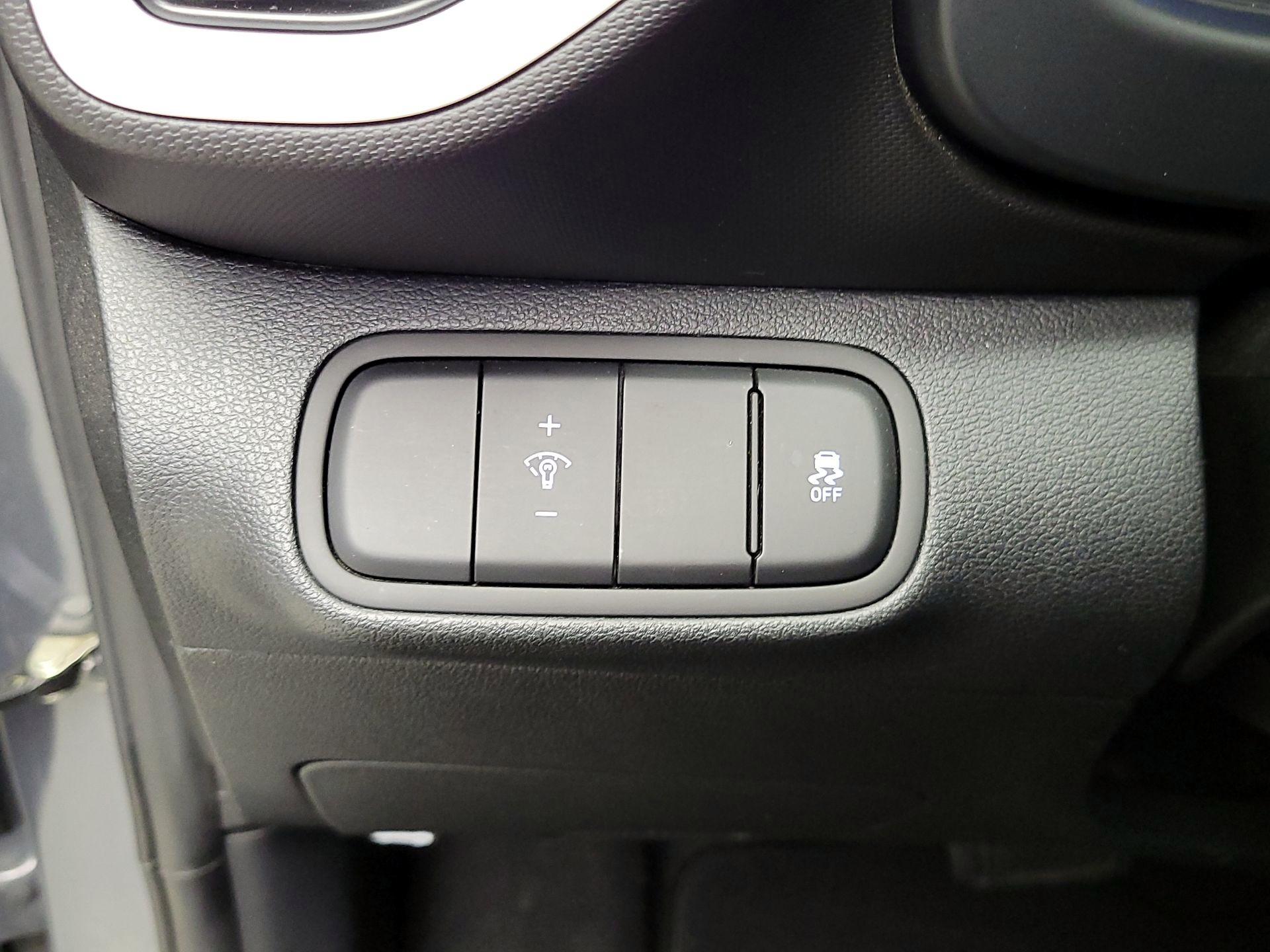 Thumbnail: 2023 Hyundai Venue - 13