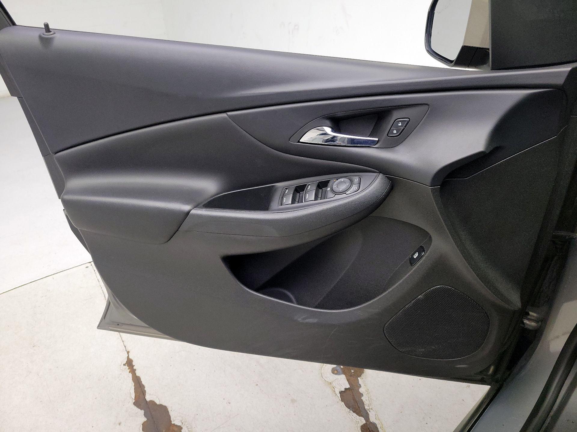 Thumbnail: 2017 Chevrolet Volt - 12