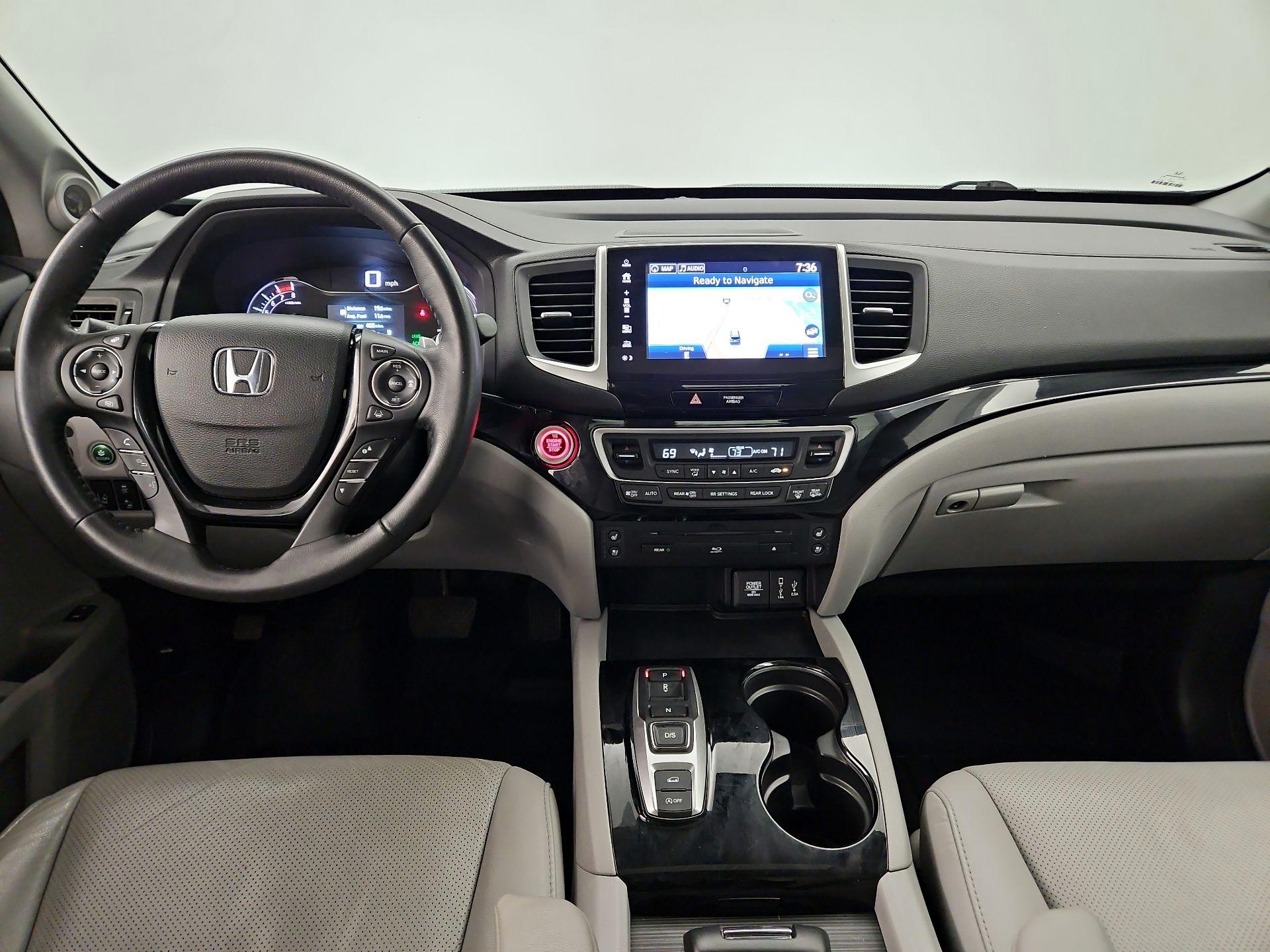 Thumbnail: 2017 Honda Pilot - 9