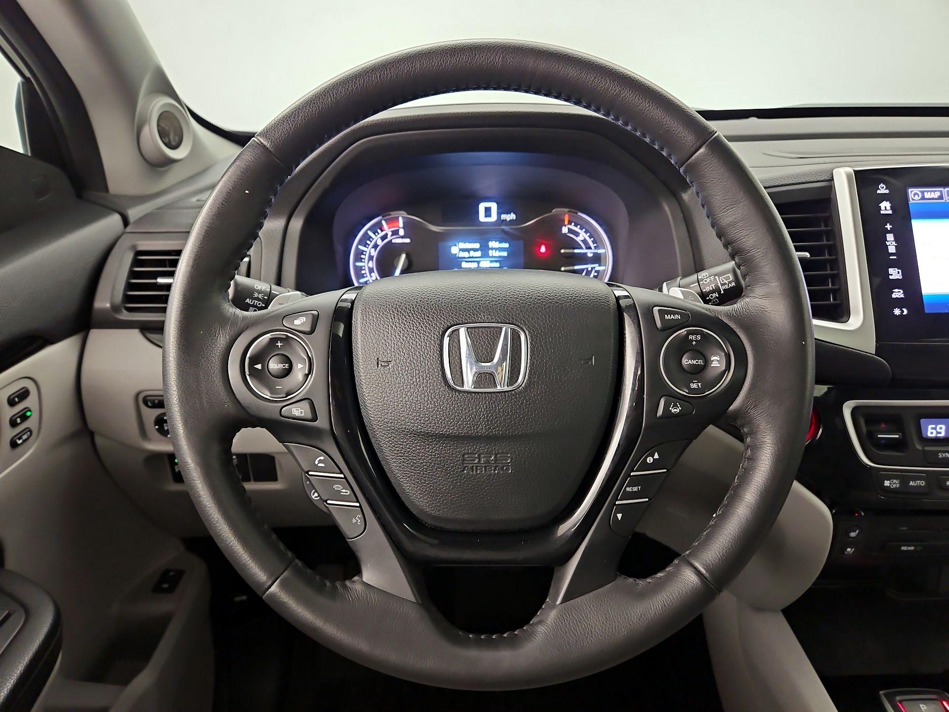 Thumbnail: 2017 Honda Pilot - 10