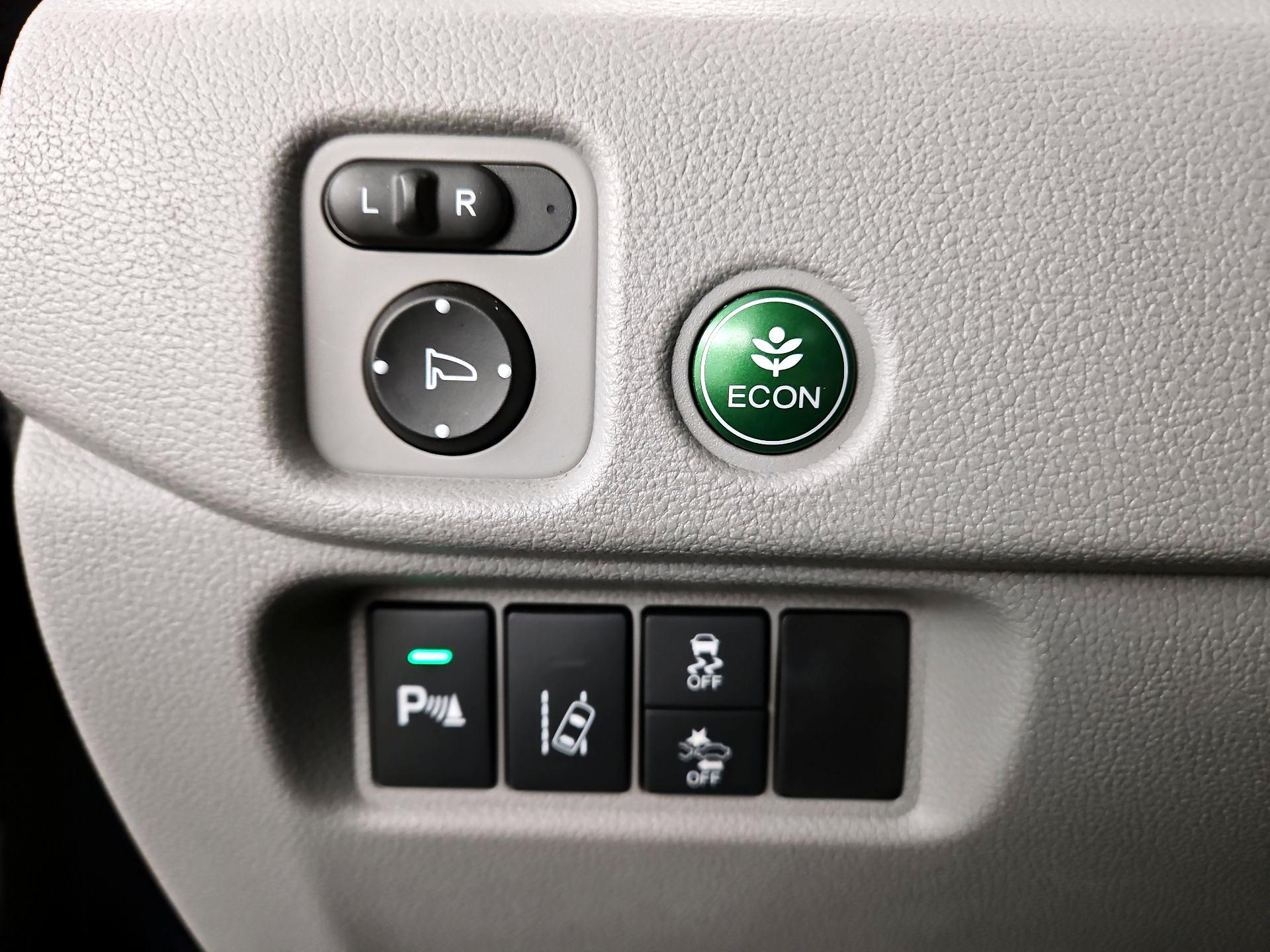 Thumbnail: 2017 Honda Pilot - 13