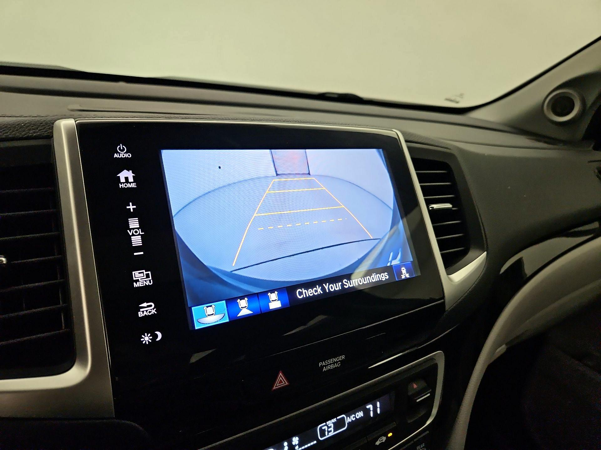 Thumbnail: 2017 Honda Pilot - 15