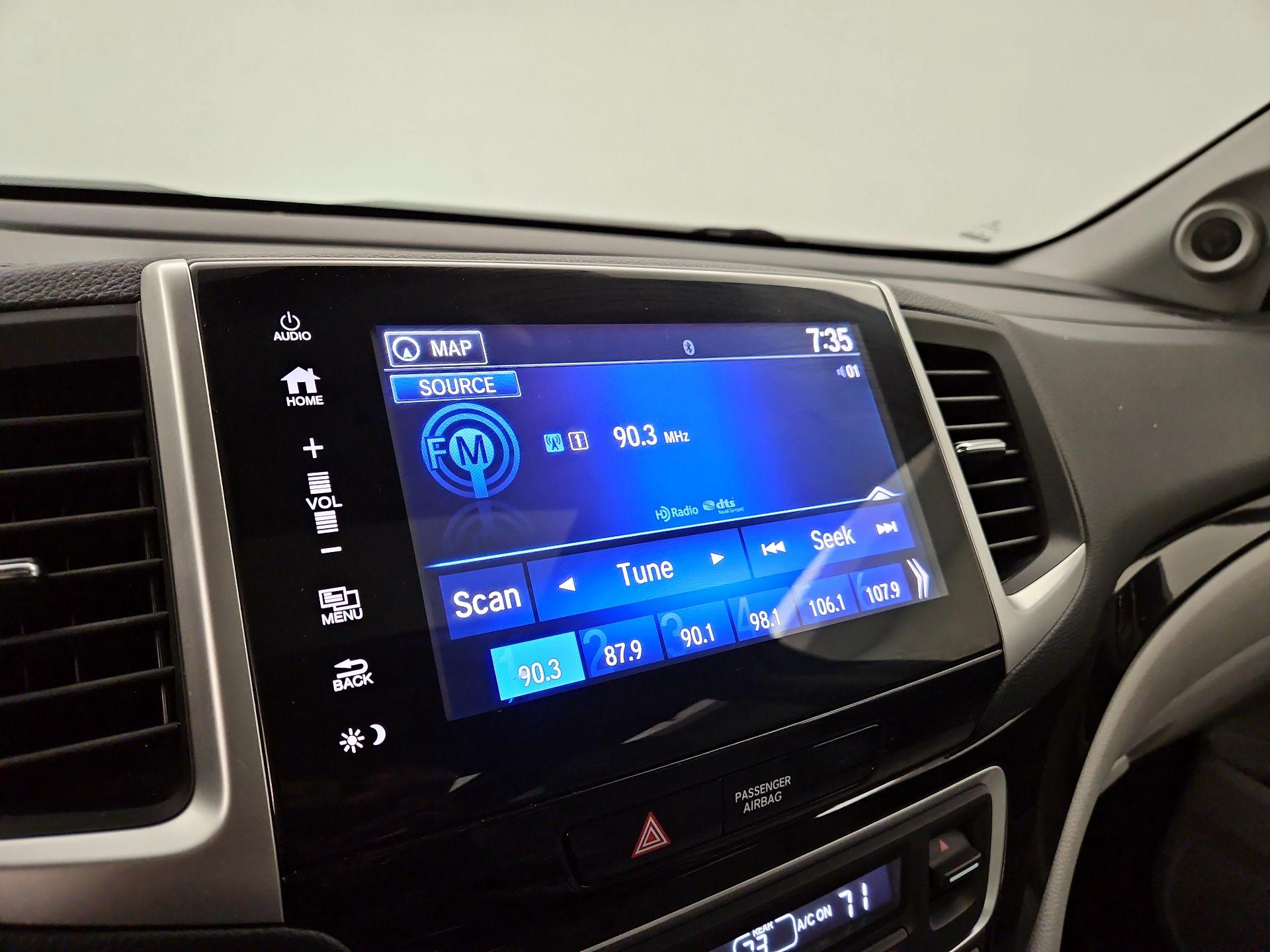 Thumbnail: 2017 Honda Pilot - 16