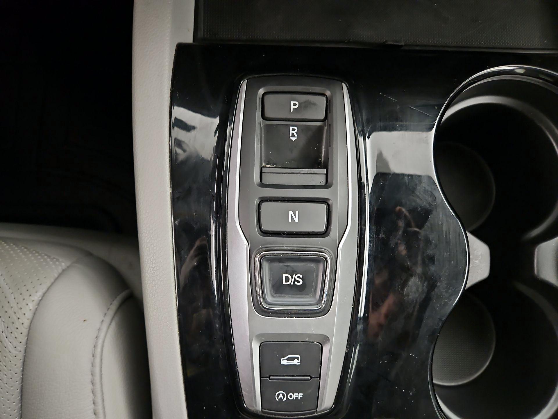 Thumbnail: 2017 Honda Pilot - 18