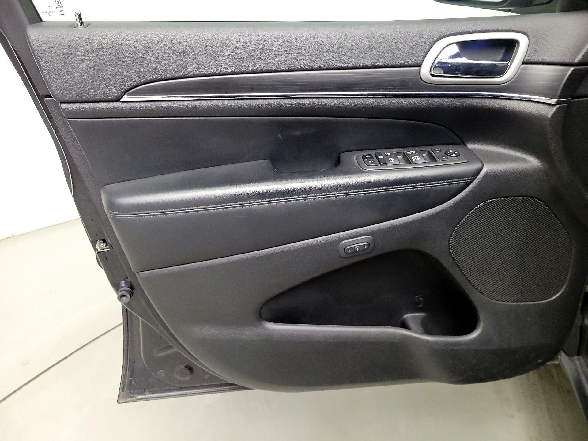 Thumbnail: 2021 Jeep Grand Cherokee - 12