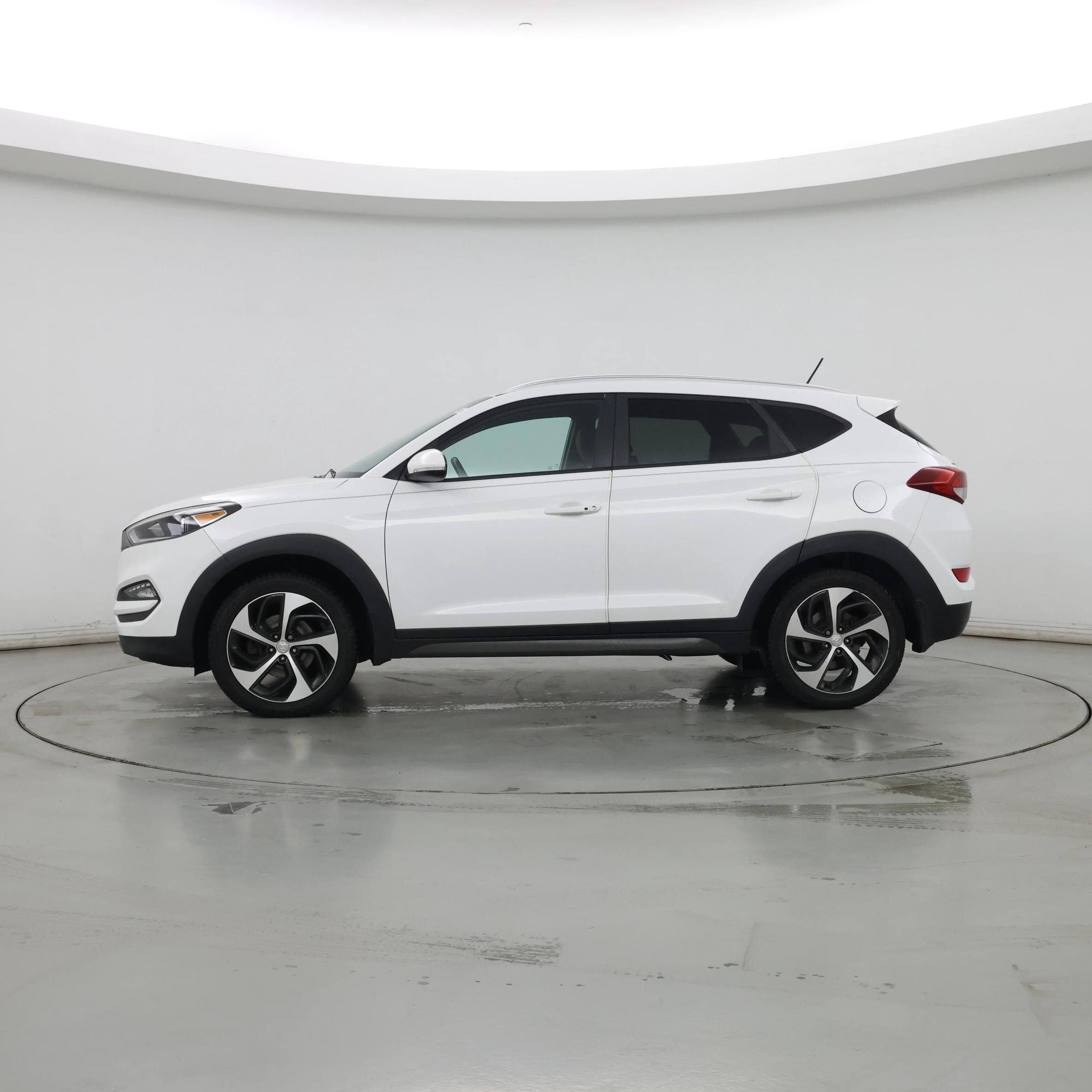 Thumbnail: 2016 Hyundai Tucson - 3