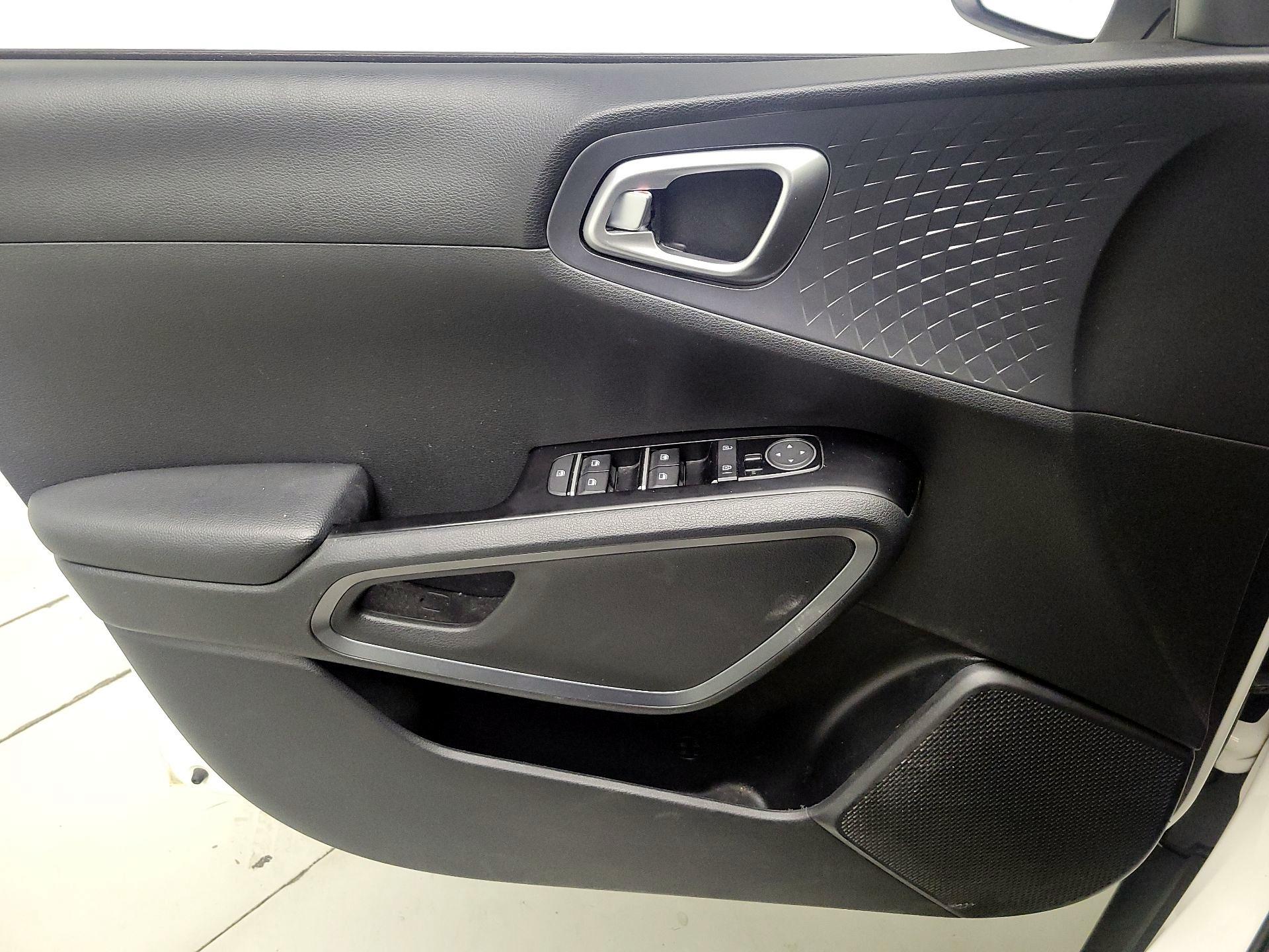 Thumbnail: 2020 Kia Soul - 12