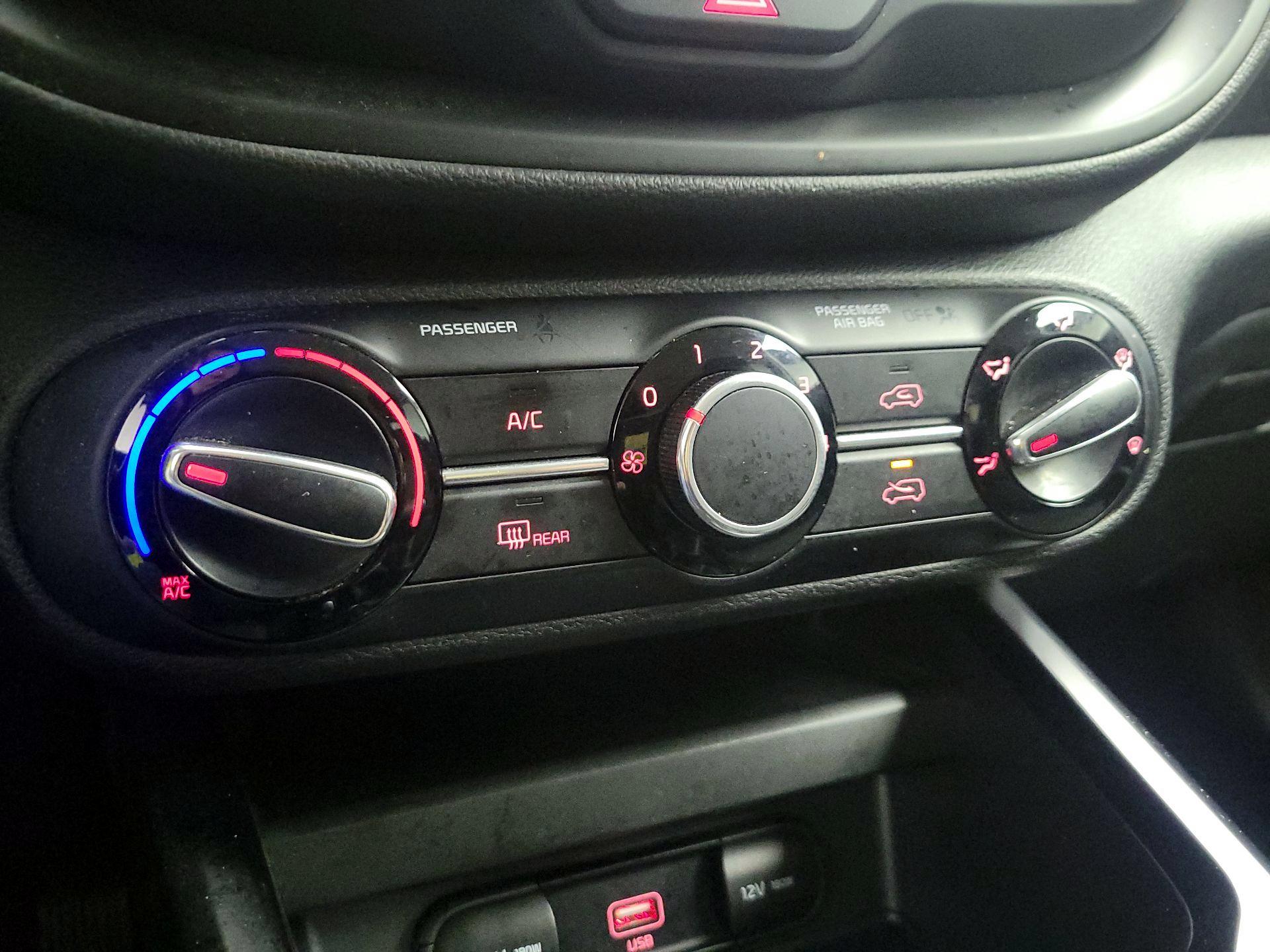 Thumbnail: 2020 Kia Soul - 16