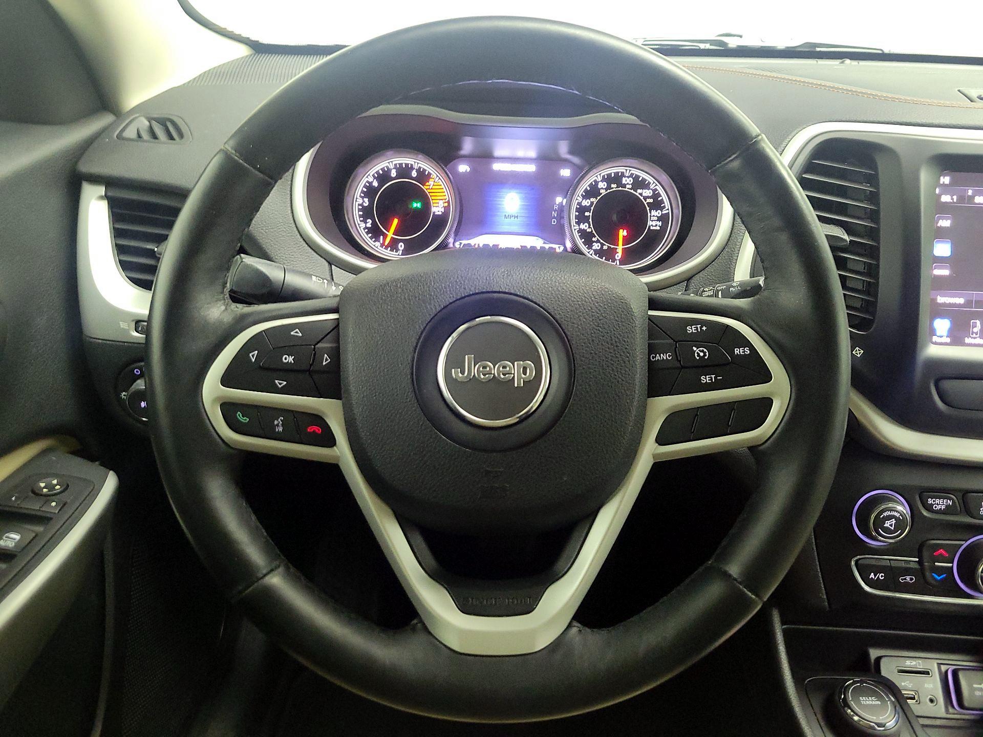 Thumbnail: 2017 Jeep Cherokee - 10