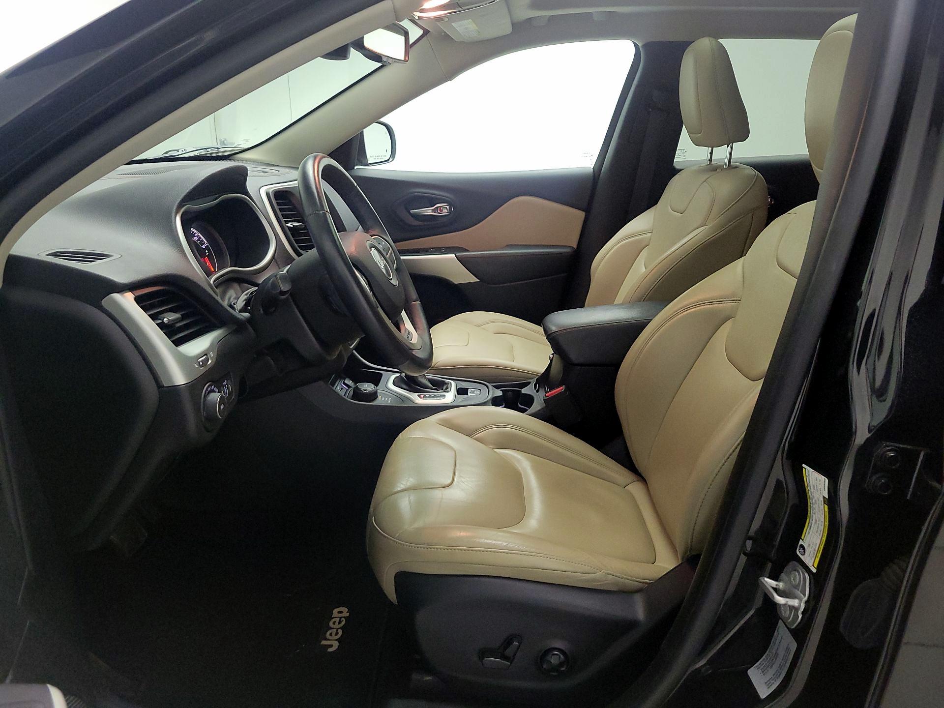 Thumbnail: 2017 Jeep Cherokee - 11