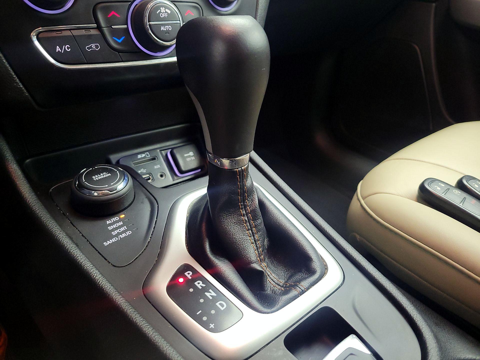 Thumbnail: 2017 Jeep Cherokee - 17