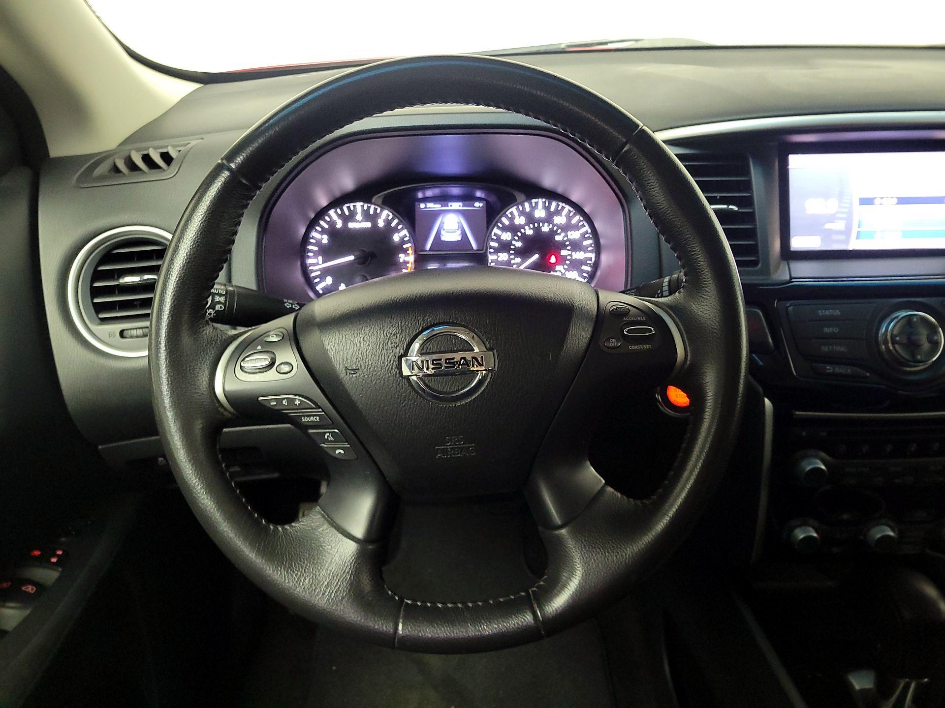 Thumbnail: 2014 Nissan Pathfinder - 10