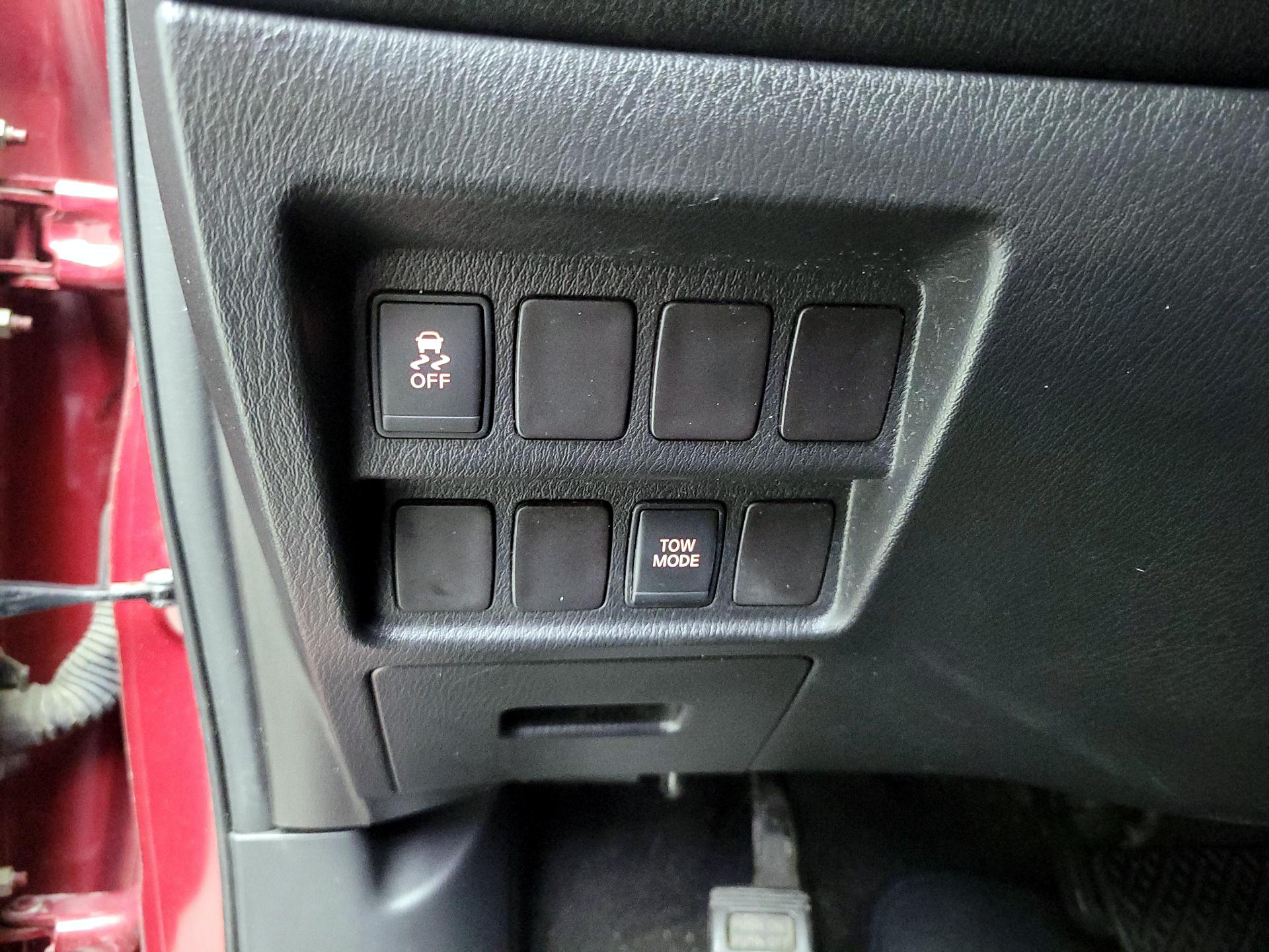 Thumbnail: 2014 Nissan Pathfinder - 13