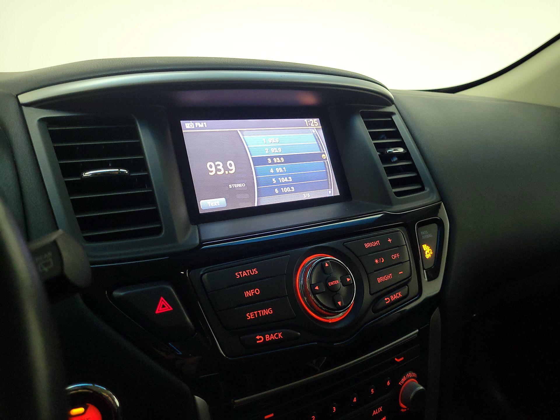 Thumbnail: 2014 Nissan Pathfinder - 15