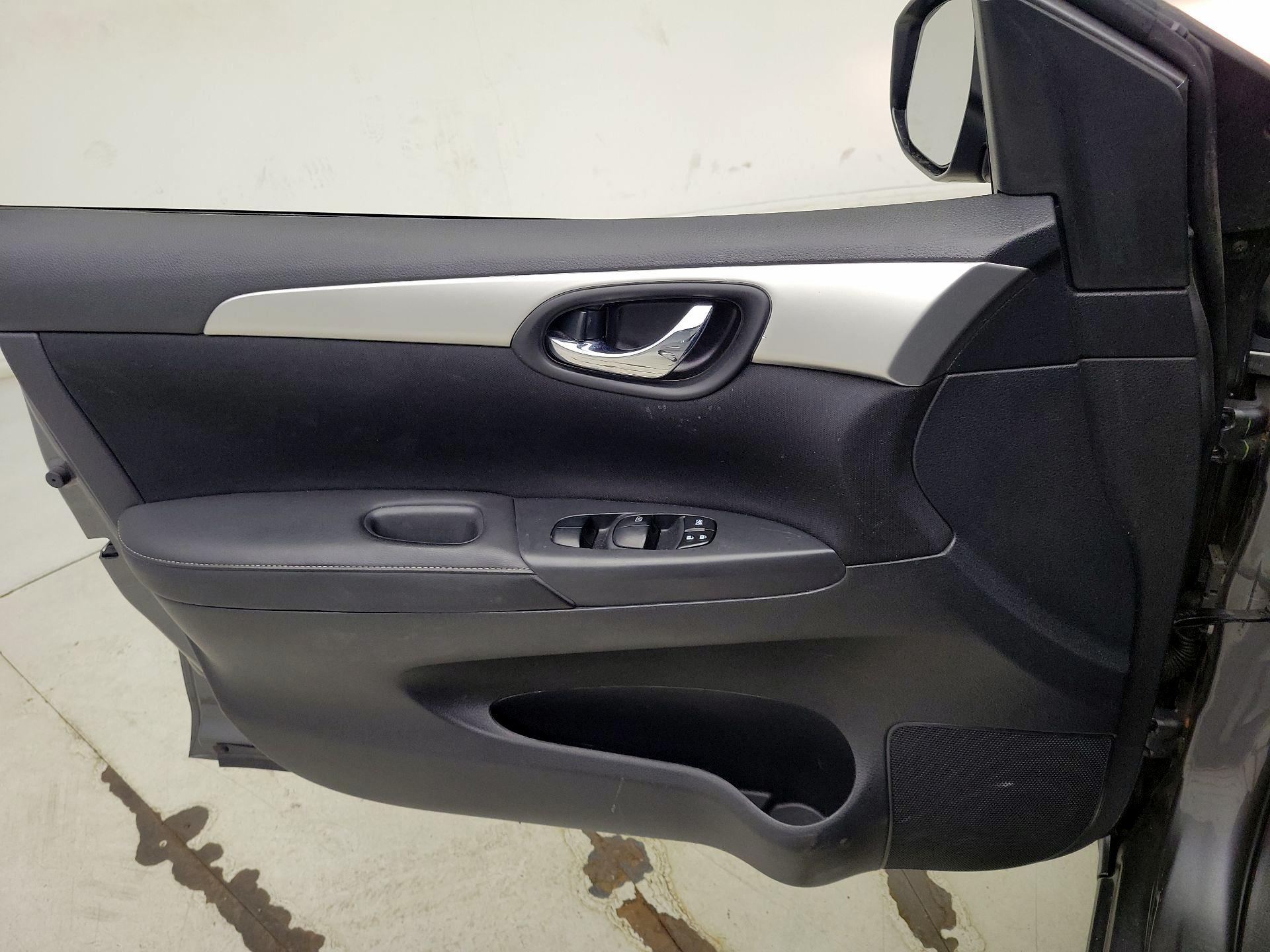 Thumbnail: 2017 Nissan Sentra - 12