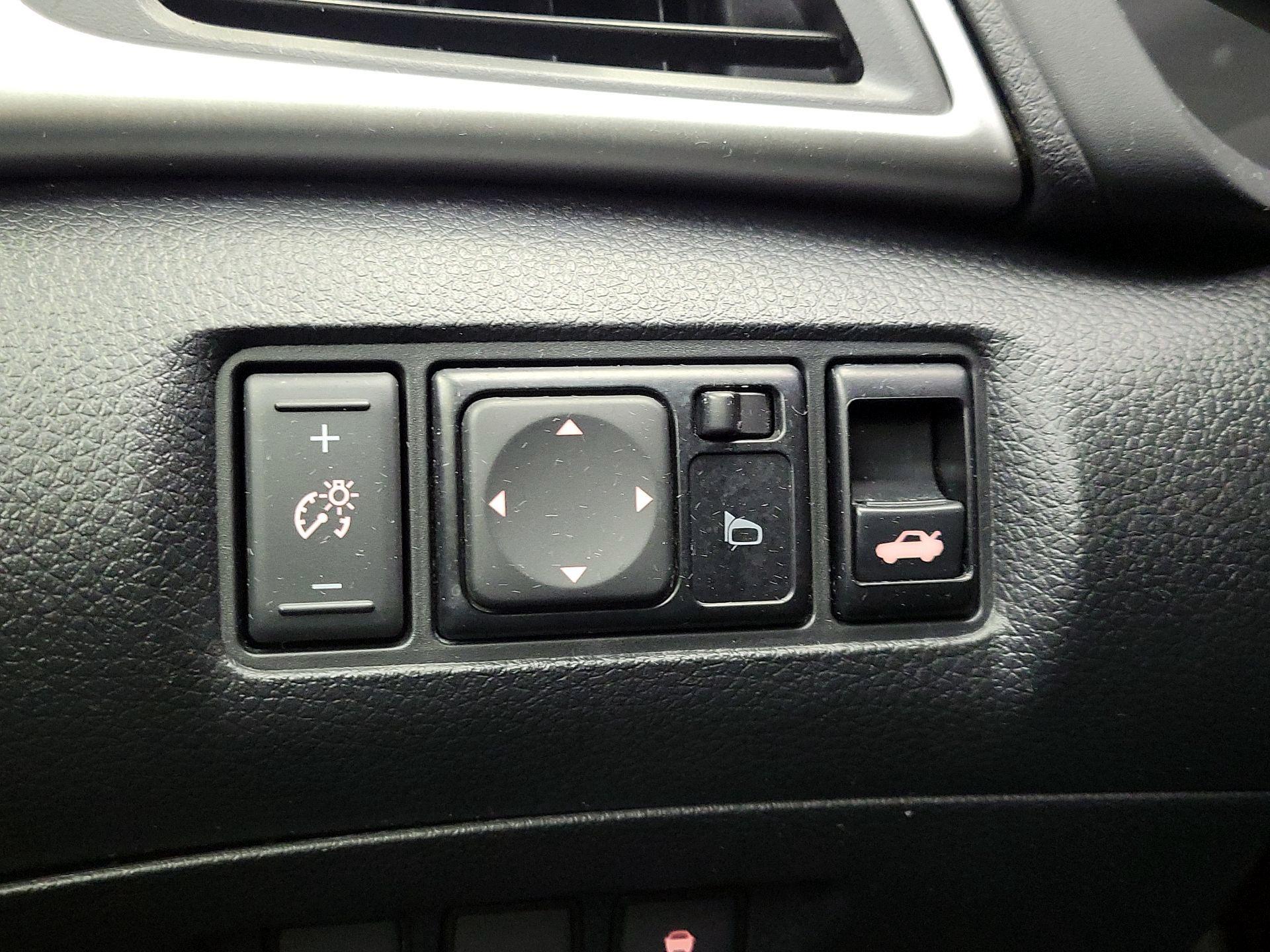 Thumbnail: 2017 Nissan Sentra - 13