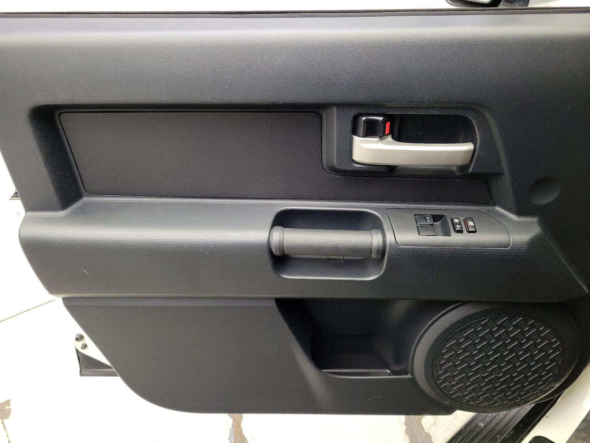 Thumbnail: 2014 Toyota FJ Cruiser - 12