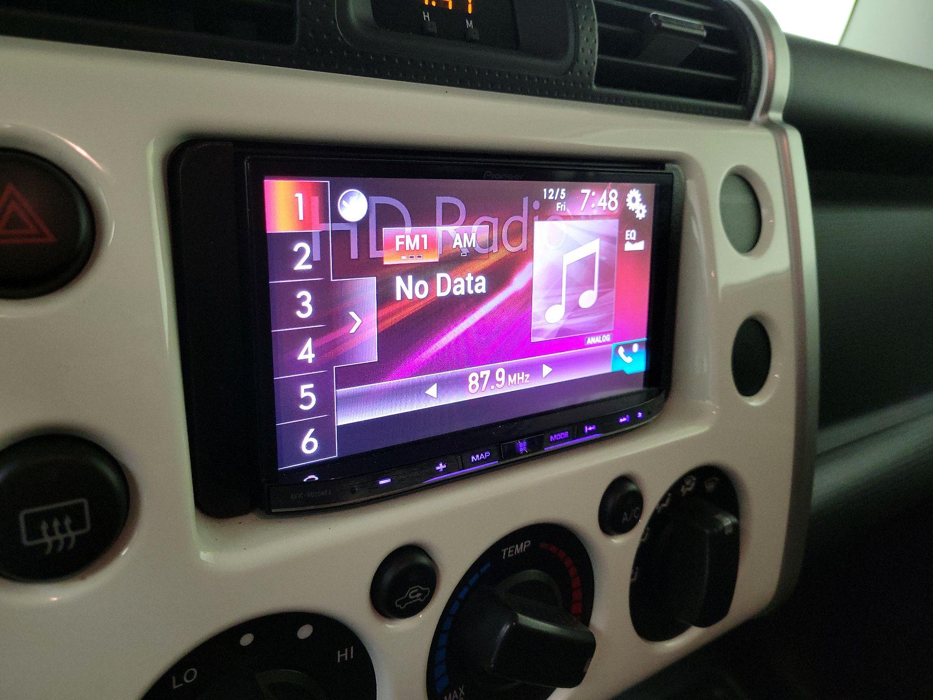 Thumbnail: 2014 Toyota FJ Cruiser - 16